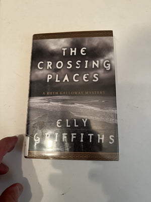 The Crossing Places (Ruth Galloway Mysteries),Used