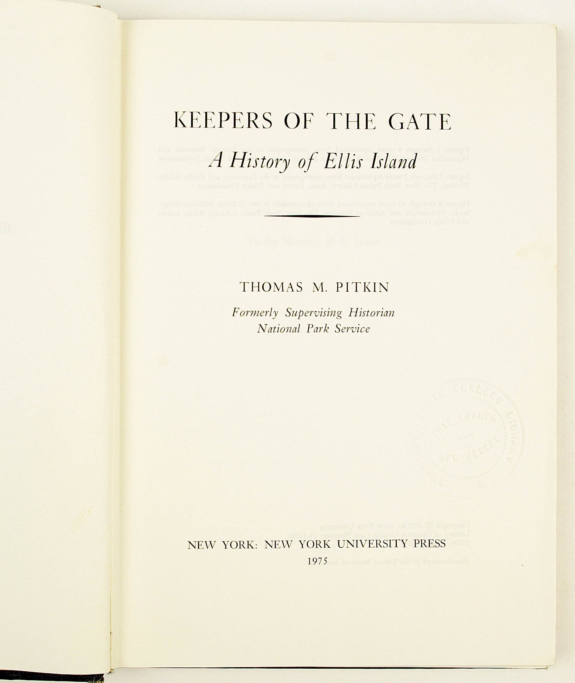 Keepers of the Gate: A History of Ellis Island,Used