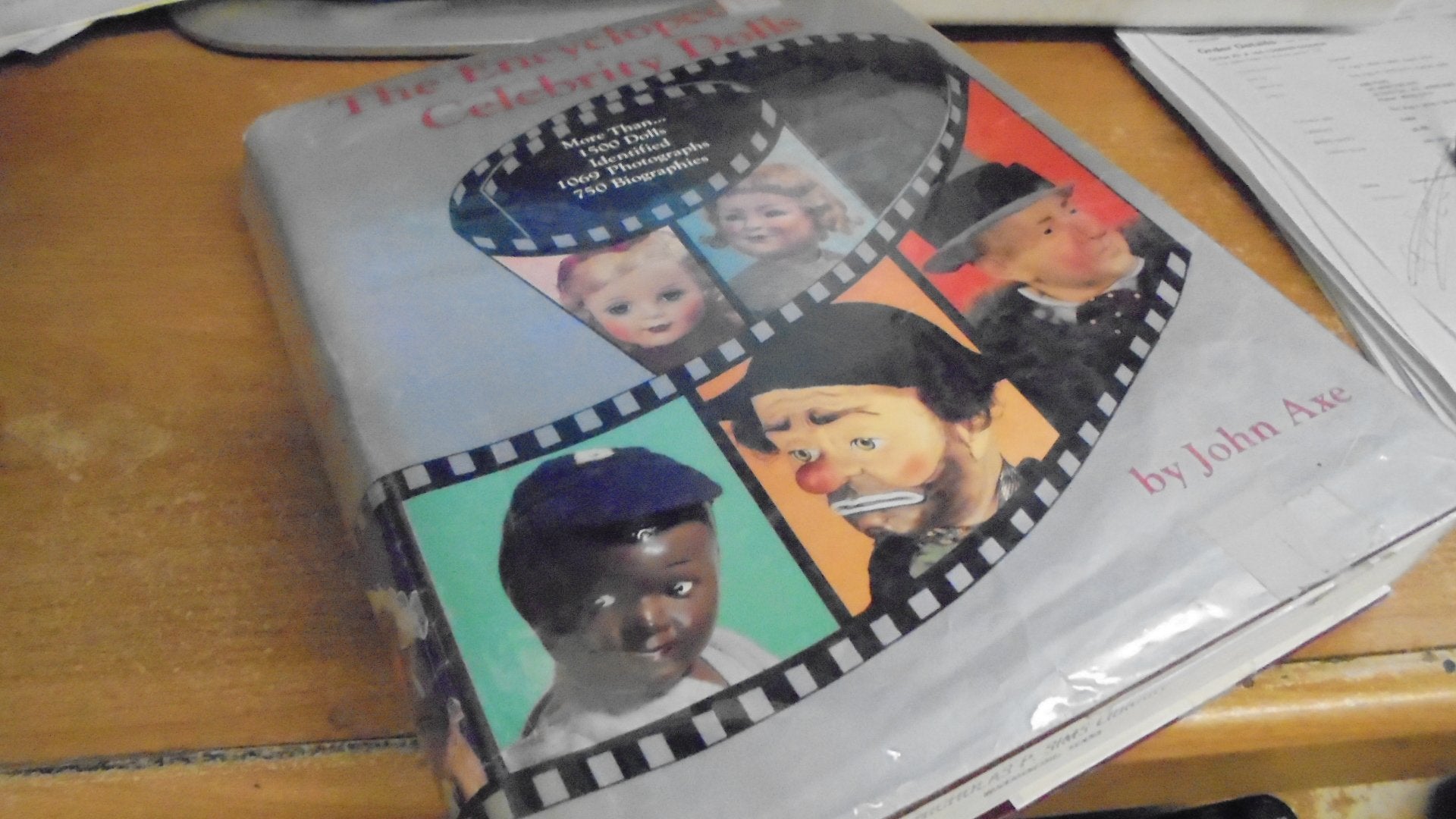 Encyclopedia of Celebrity Dolls/With Price Guide and Annual,Used