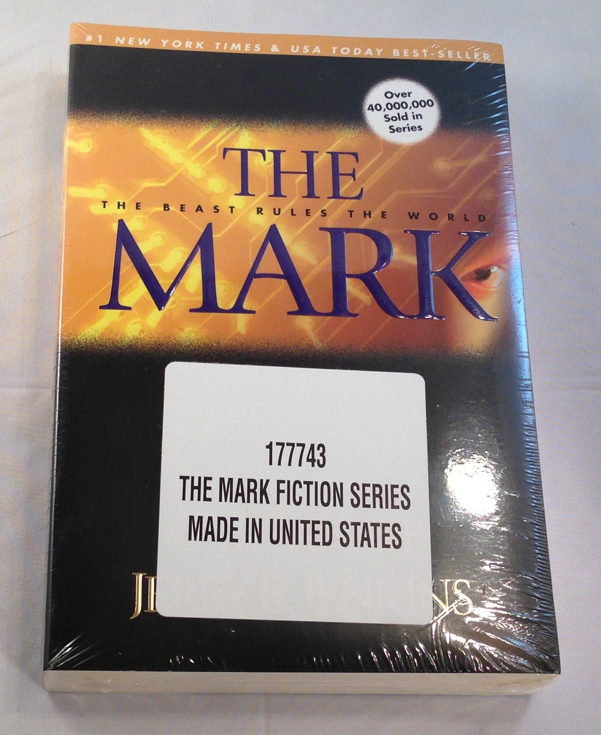 The Mark: The Beast Rules The World (Left Behind No. 8)-used