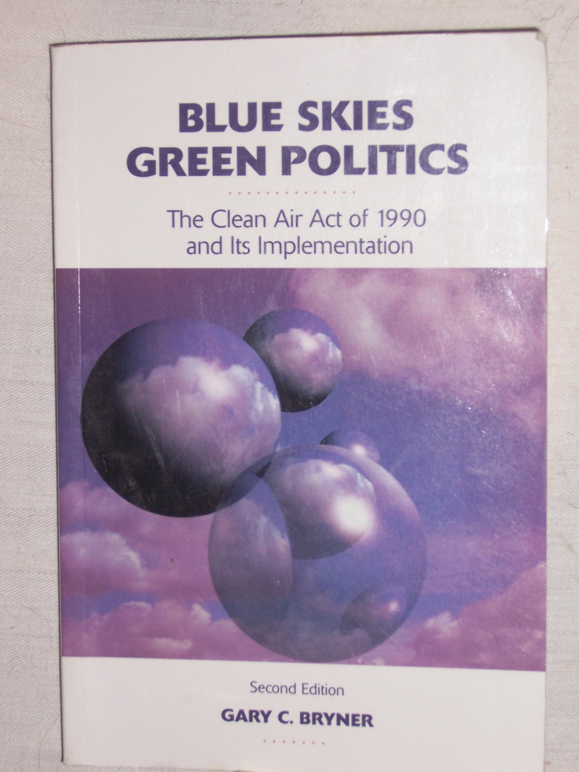 Blue Skies, Green Politics: The Clean Air Act of 1990 and Its Implementation,Used