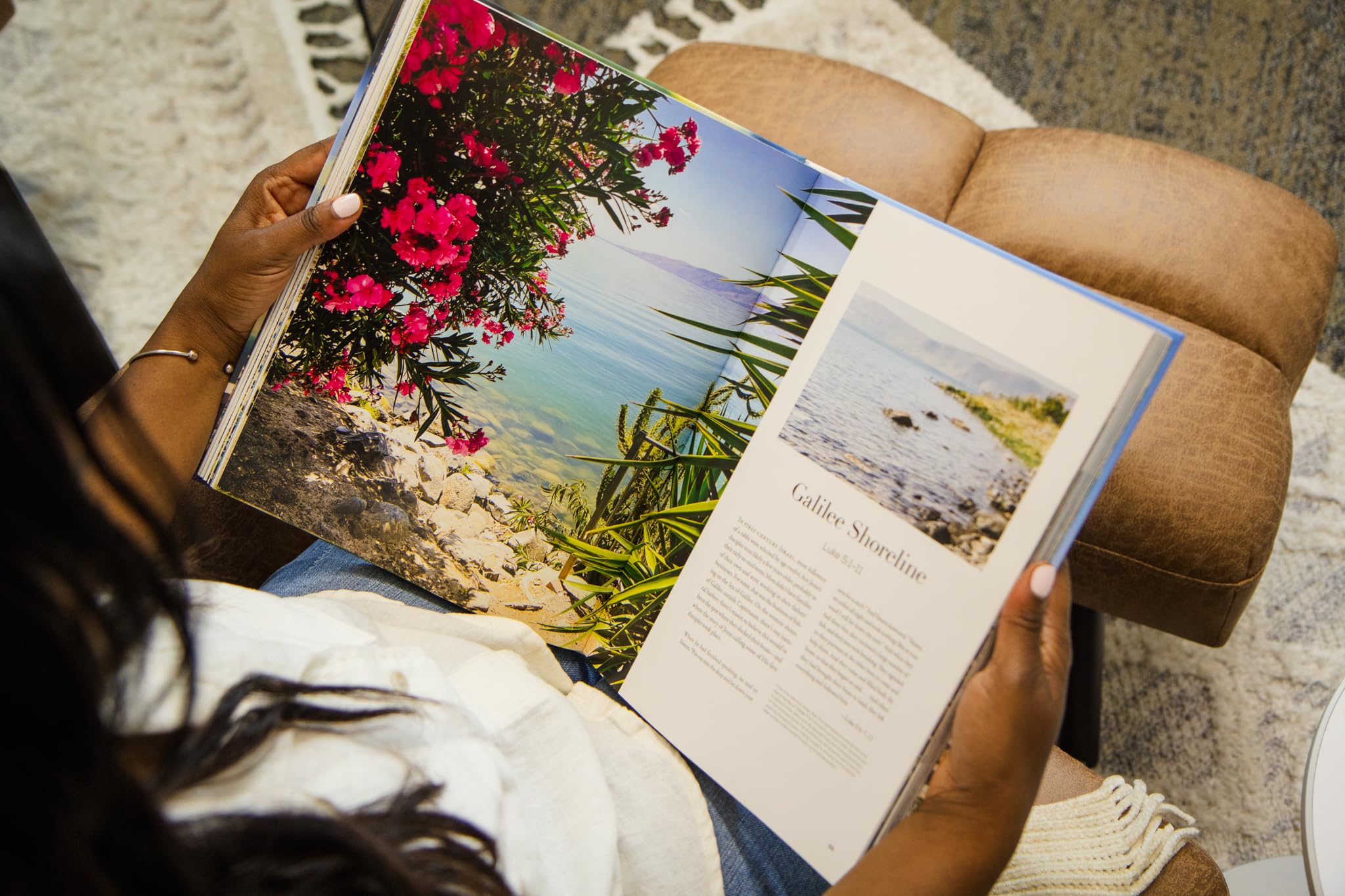 Israel: Beauty, Light, and Luxury (A Vibrant, FullColor Coffee Table Book with 350 Photos of the Holy Land's Features, Flora, &,Used