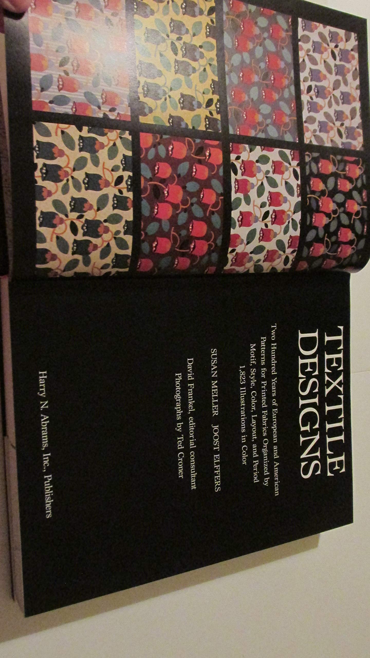 Textile Designs: Two Hundred Years of European and American Patterns for Printed Fabrics Organized by Motif, Style, Color, Layou,New