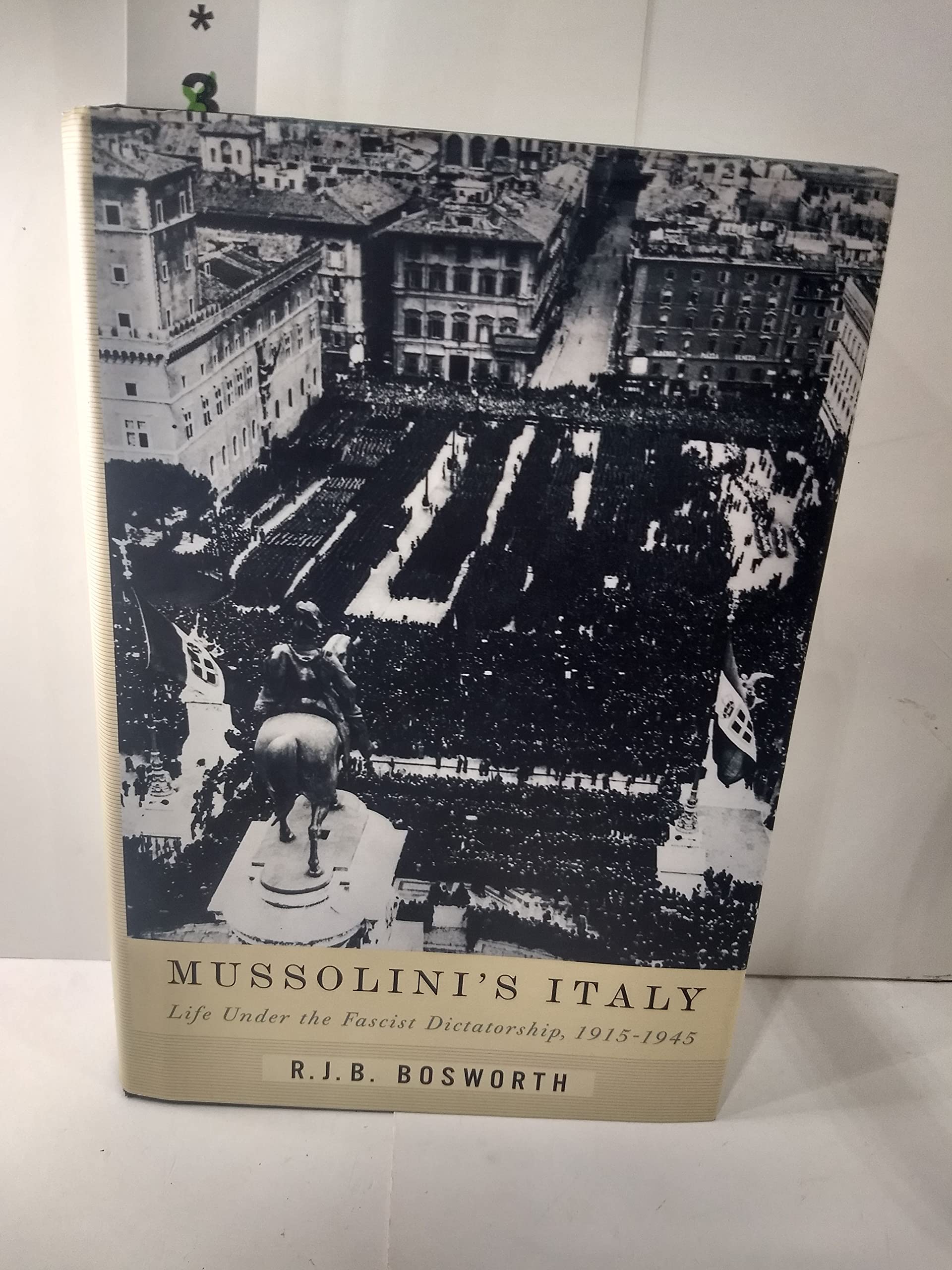 Mussolini'S Italy: Life Under The Fascist Dictatorship, 19151945
