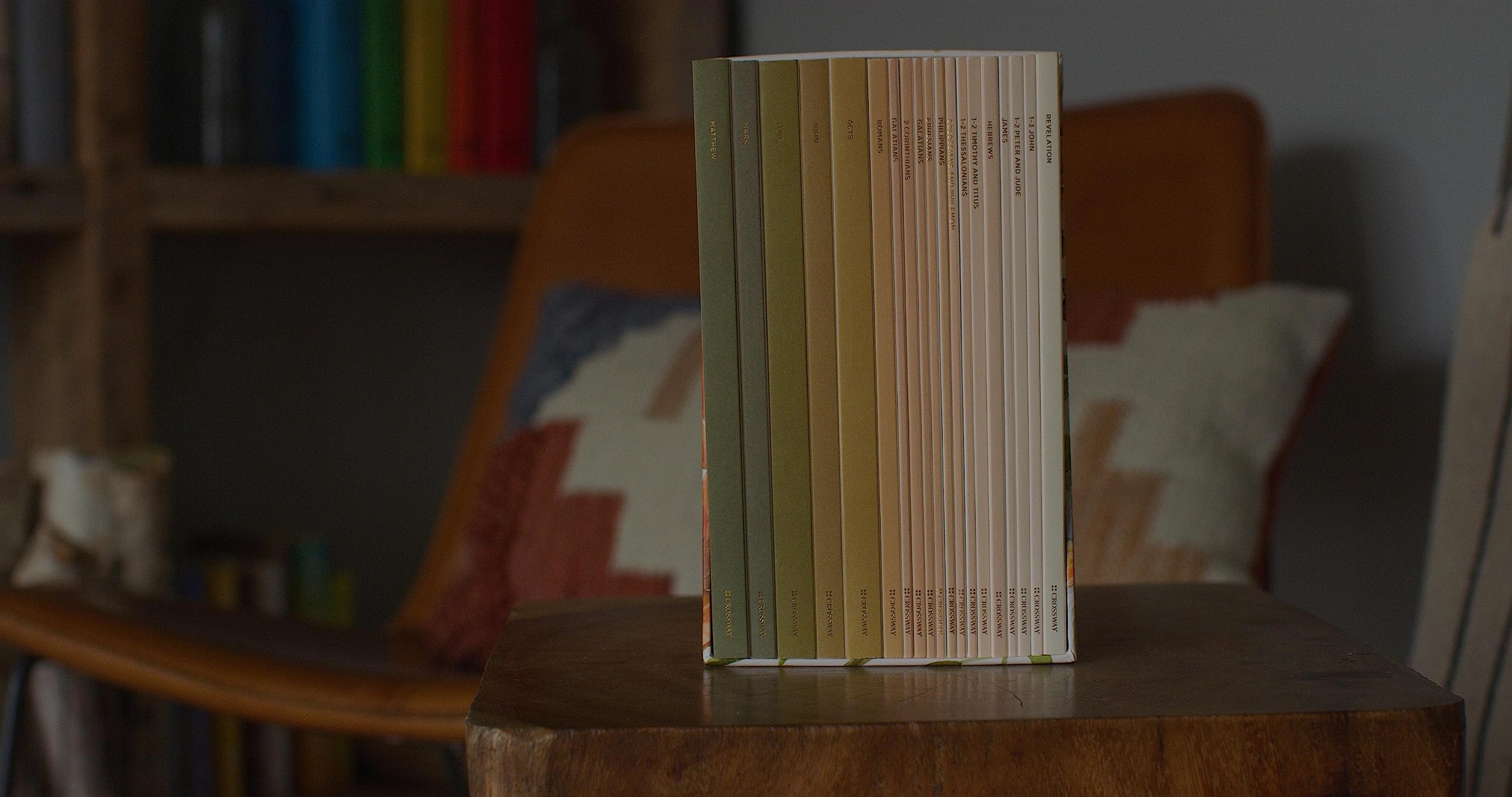 Crossway ESV Scripture Journal: New Testament Set with Artwork by Ruth Chou Simons - Paperback