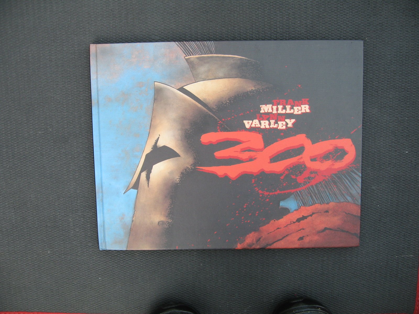 300: The Art of the Film,Used