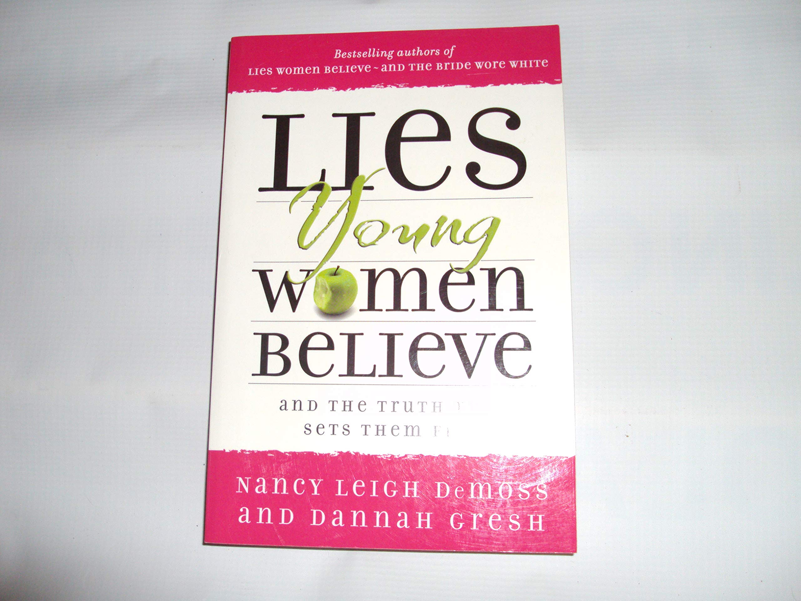 Lies Young Women Believe: And the Truth that Sets Them Free,Used
