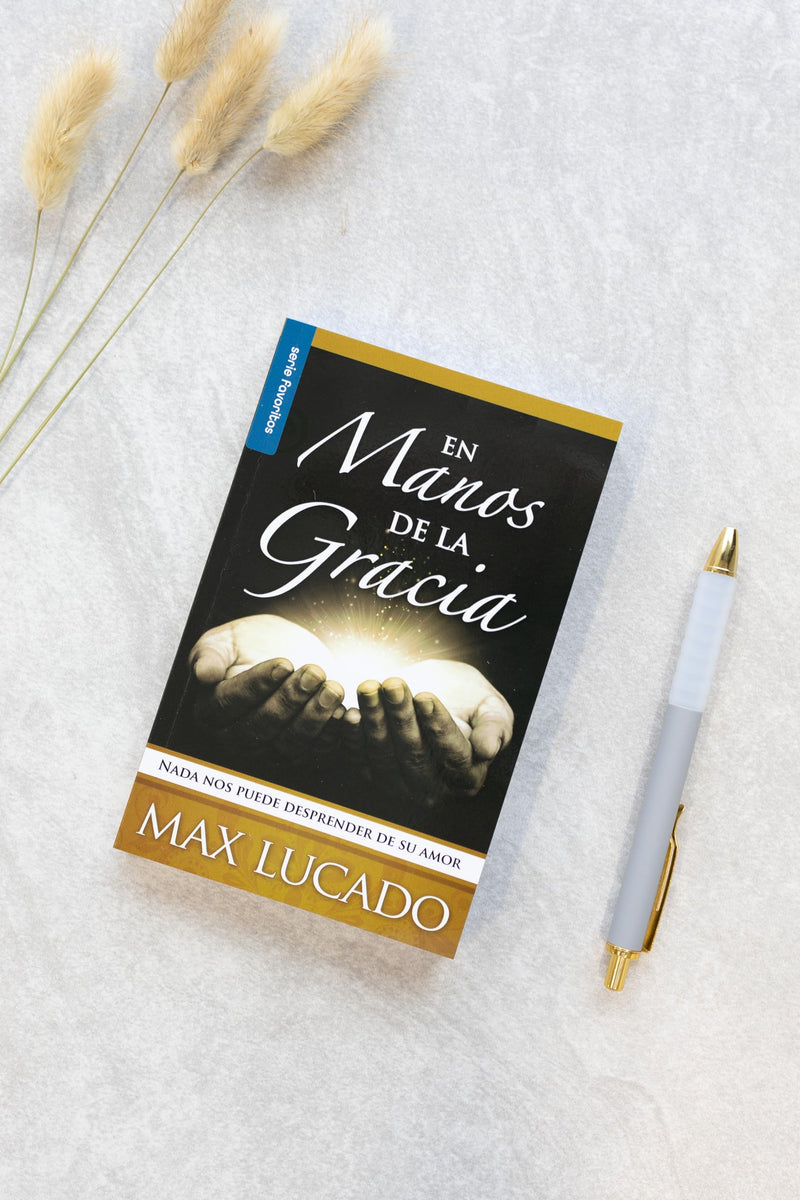 En manos de la gracia  Serie Favoritos (Spanish Edition),Used