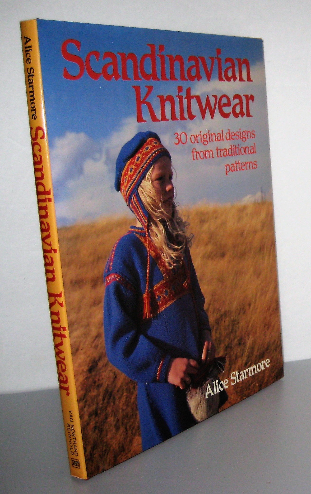 Scandinavian Knitwear: 30 Original Designs From Traditional Patterns,New