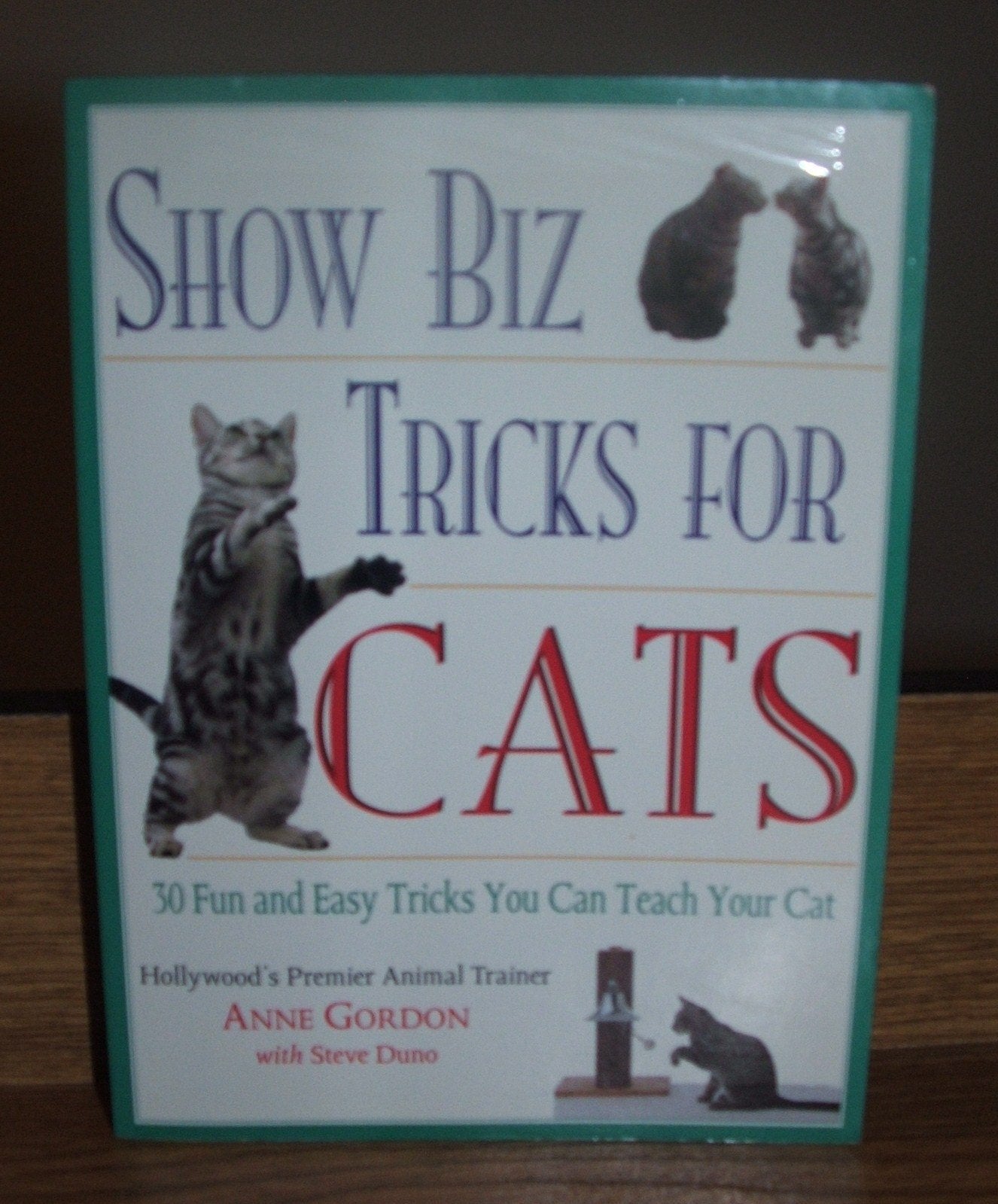 Show Biz Tricks for Cats: 30 Fun and Easy Tricks You Can Teach Your Cat,Used