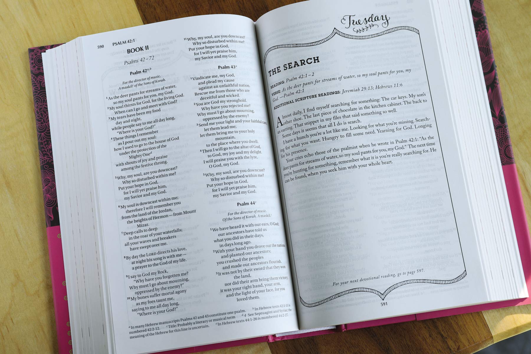 NIV, Mom's Devotional Bible, Hardcover,Used