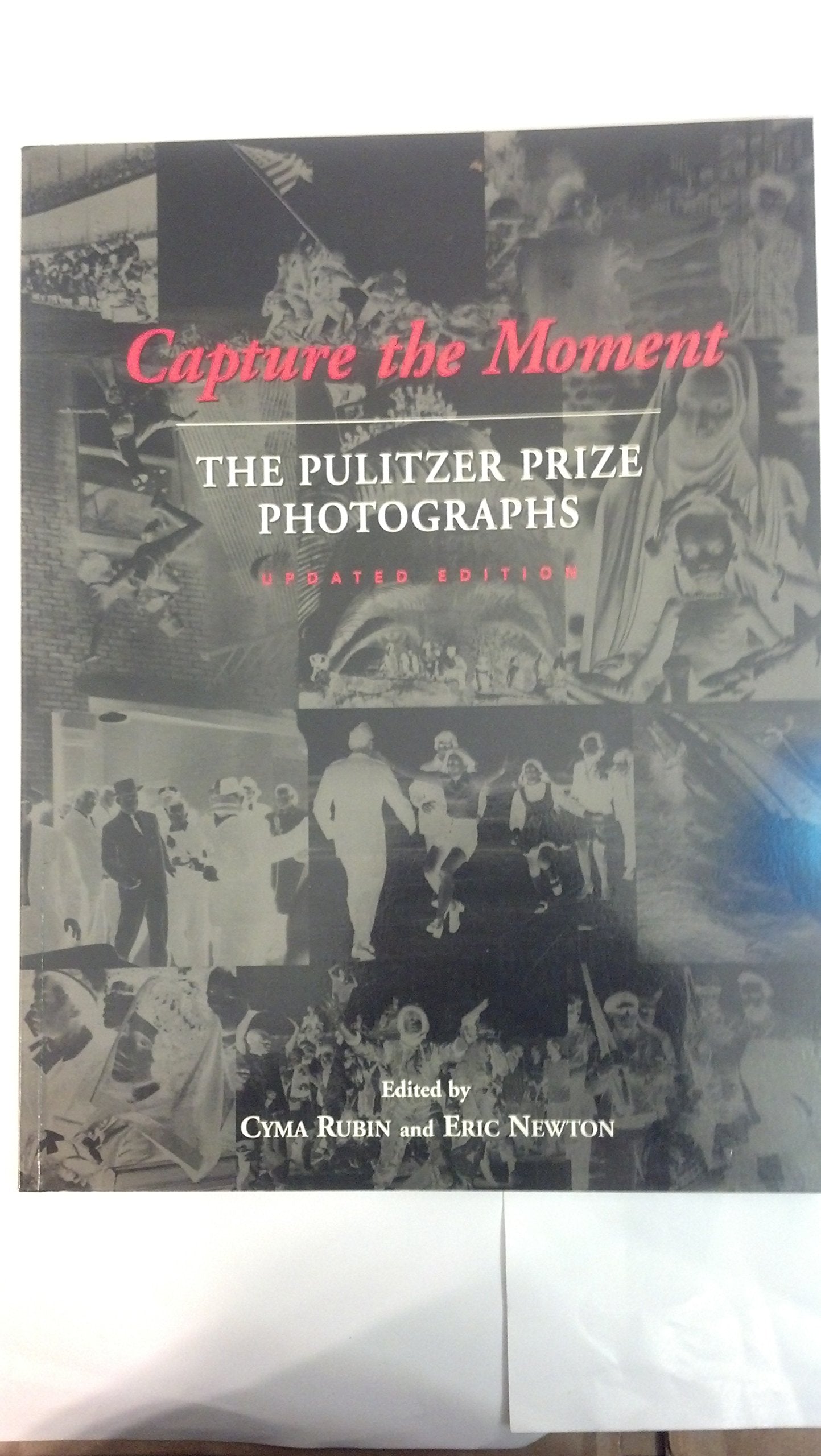 Capture the Moment: The Pulitzer Prize Photographs,Used