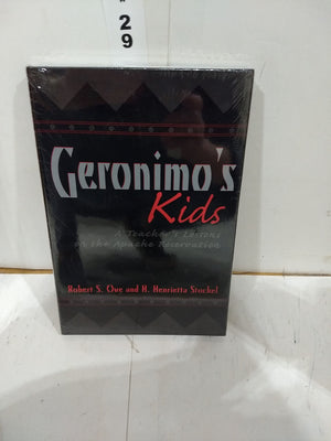 Geronimo's Kids: A Teacher's Lessons on the Apache Reservation (Volume 16) (Elma Dill Russell Spencer Series in the West and Sou,Used