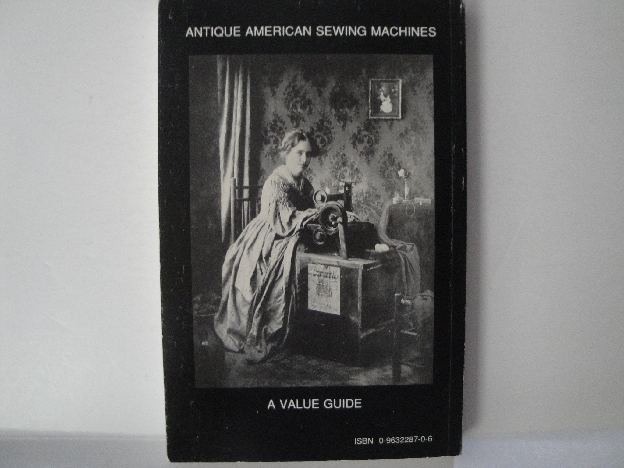 Antique American Sewing Machines: A Value Guide,Used
