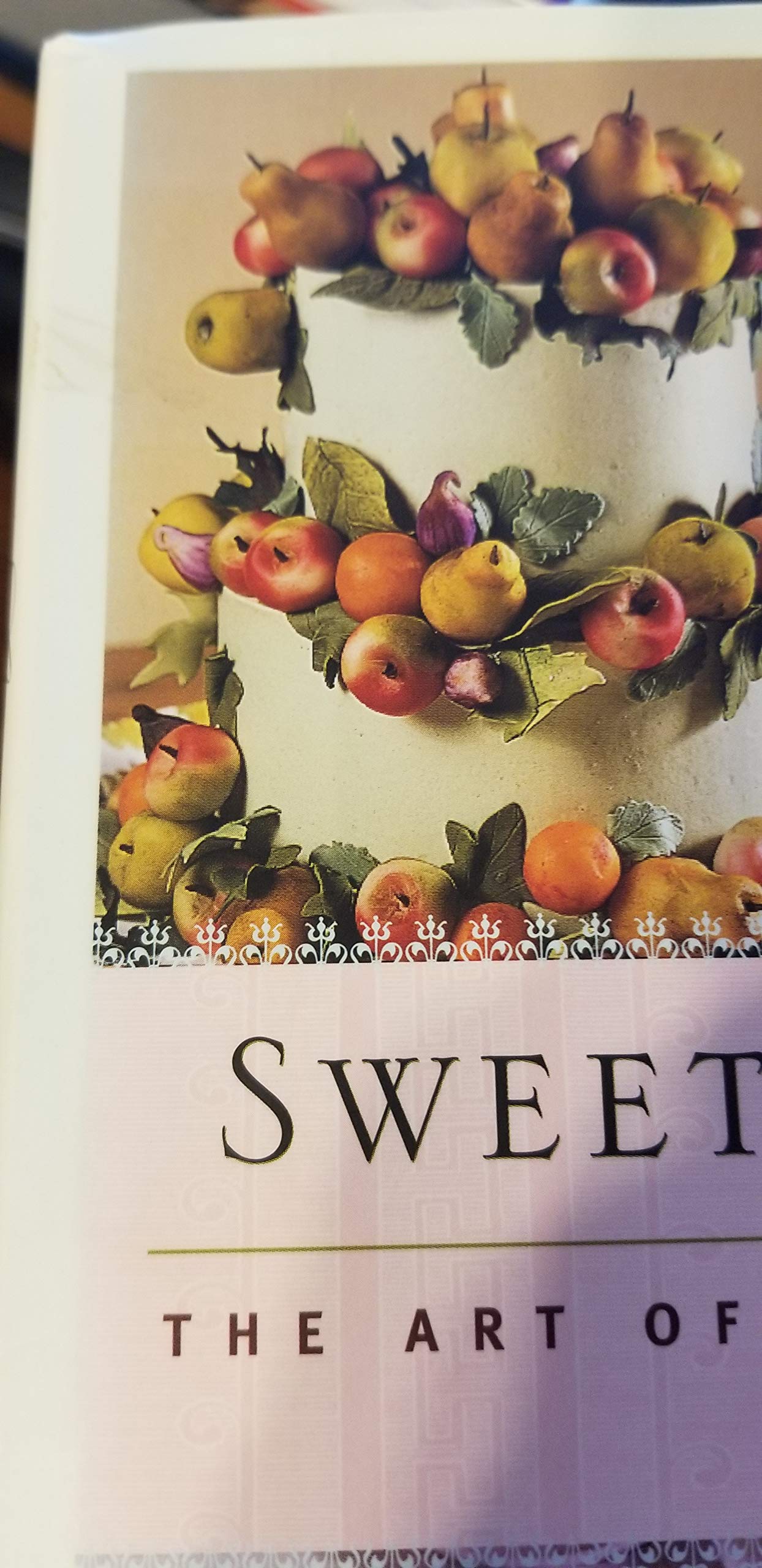 Sweet Celebrations: The Art Of Decorating Beautiful Cakes,New
