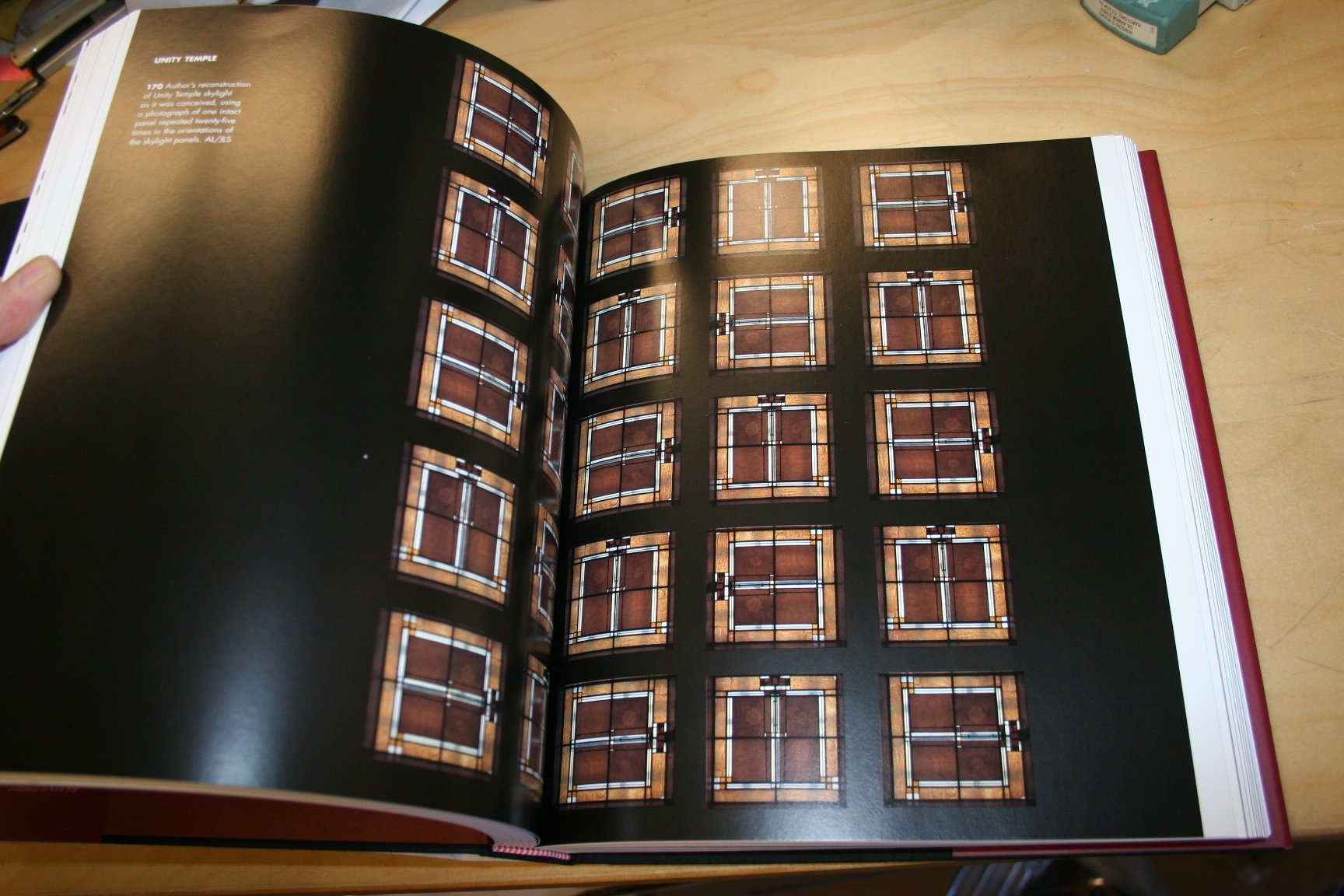 Light Screens: The Leaded Glass of Frank Lloyd Wright,Used