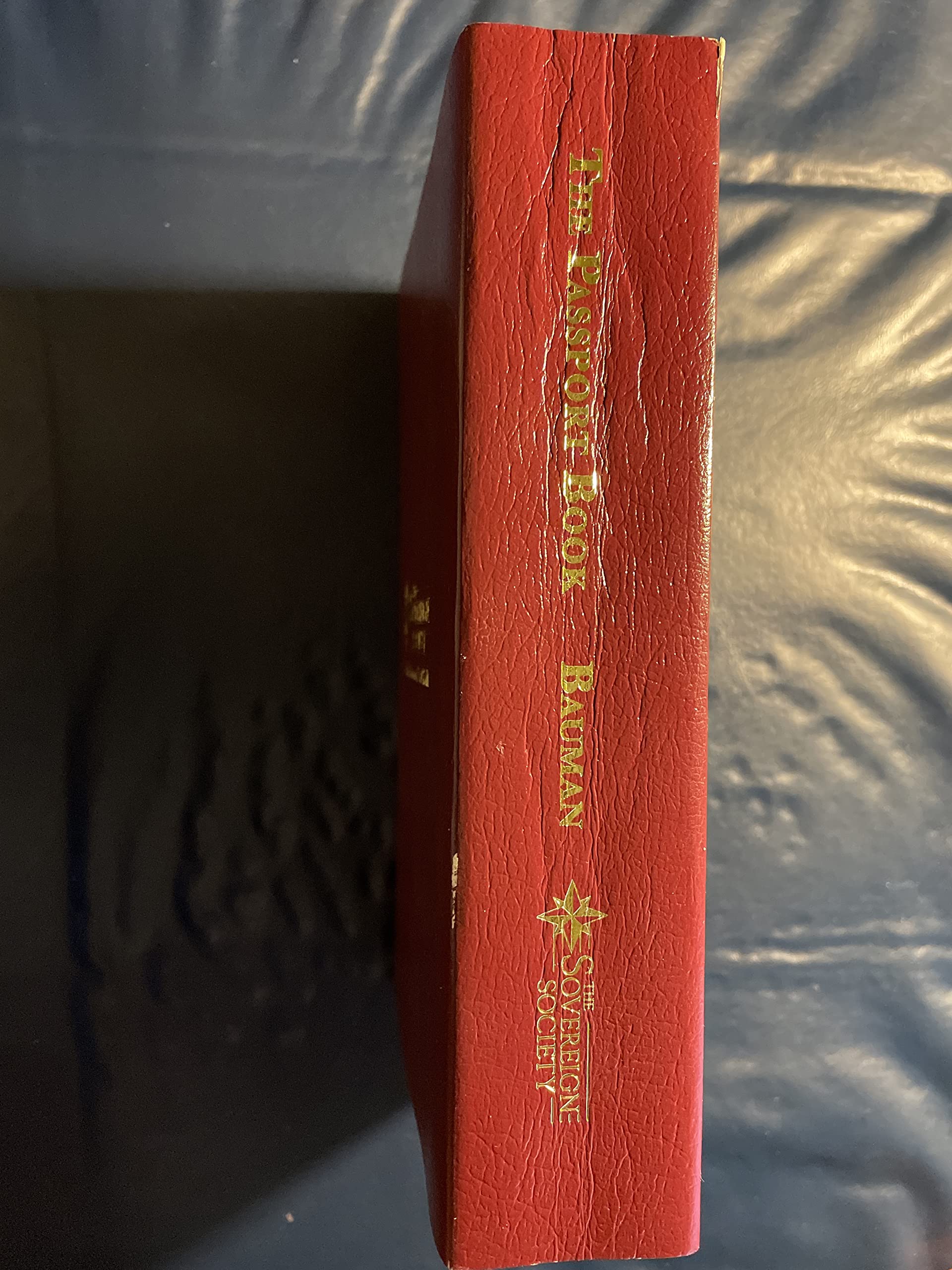 The Passport Book: The Complete Guide to Offshore Residency, Dual Citizenship and Second Passports,Used