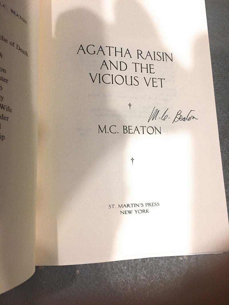 Agatha Raisin and the Vicious Vet (Agatha Raisin Mysteries, No. 2),New