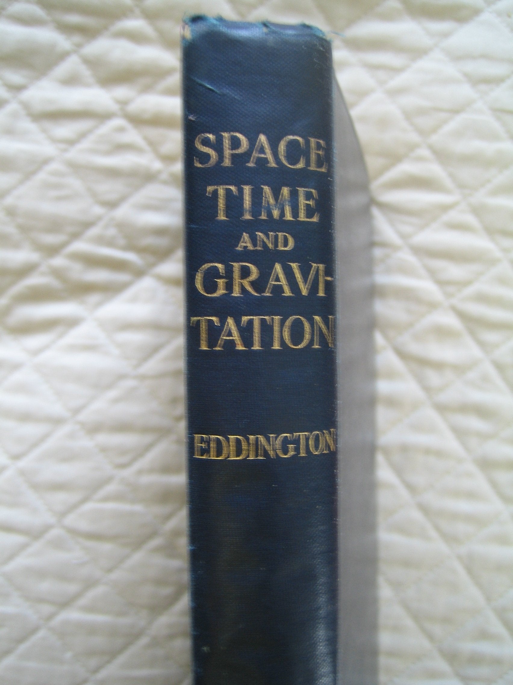Space, Time and Gravitation: An Outline of the General Relativity Theory (Cambridge Science Classics),Used