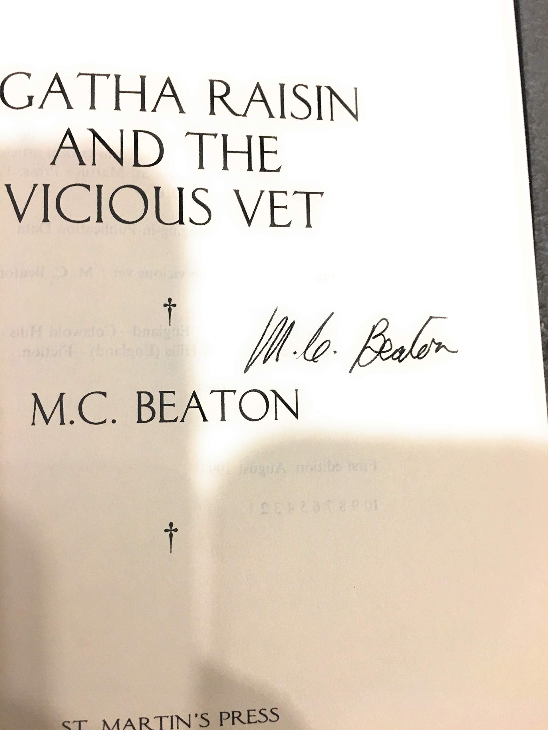 Agatha Raisin and the Vicious Vet (Agatha Raisin Mysteries, No. 2),New