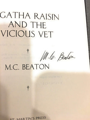 Agatha Raisin and the Vicious Vet (Agatha Raisin Mysteries, No. 2),New