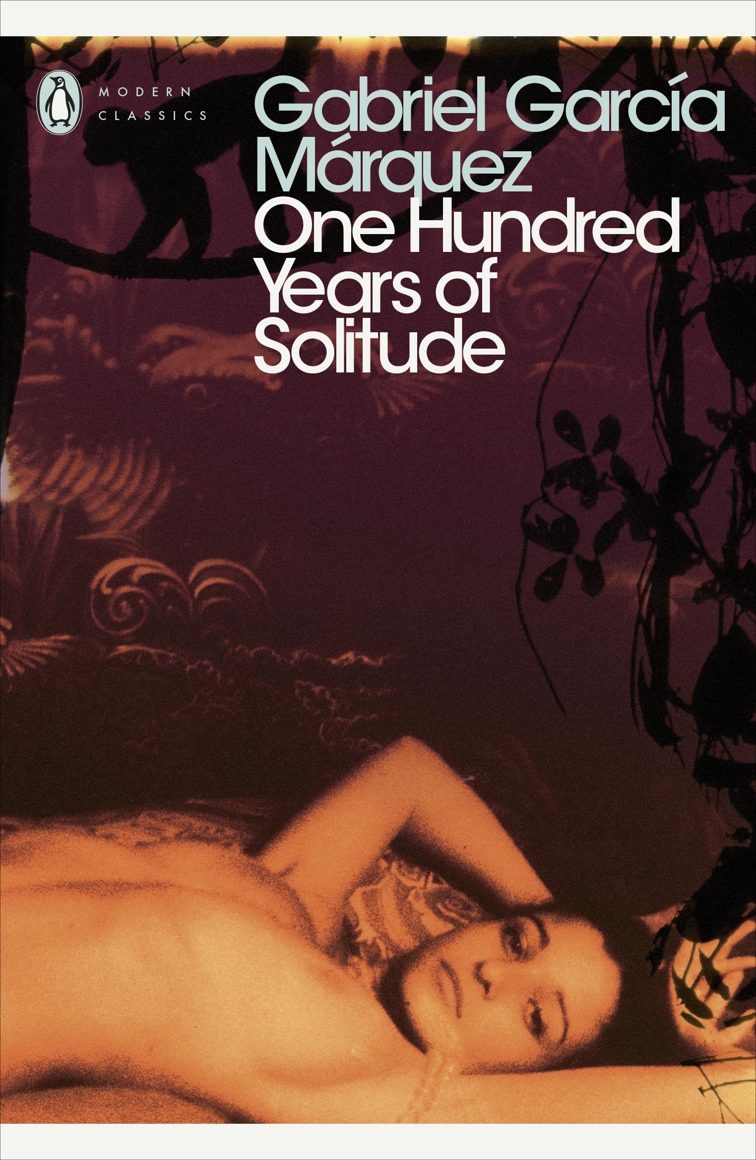 One Hundred Years of Solitude (Penguin Modern Classics),Used