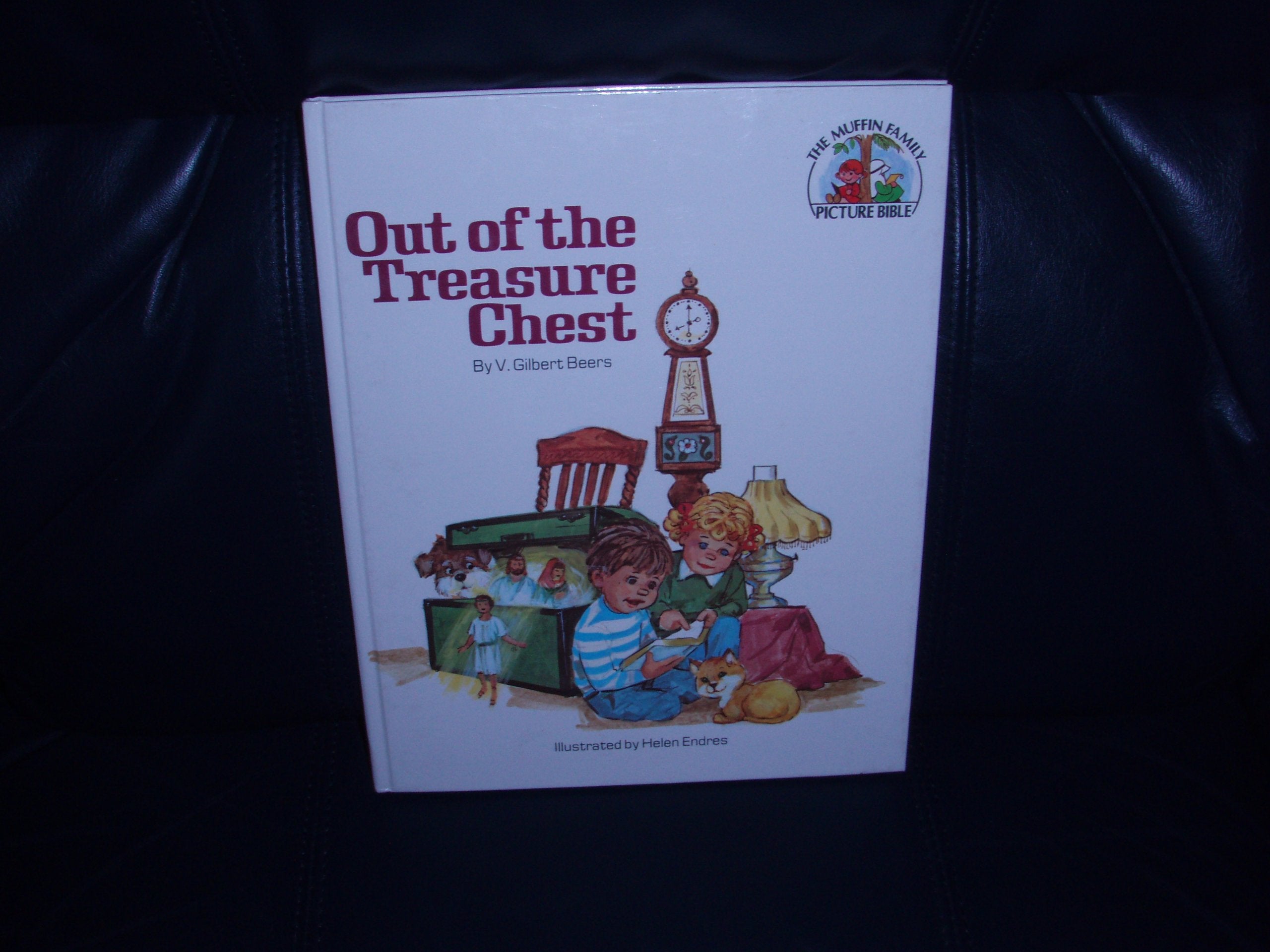Out of the treasure chest (The Muffin family picture Bible),Used