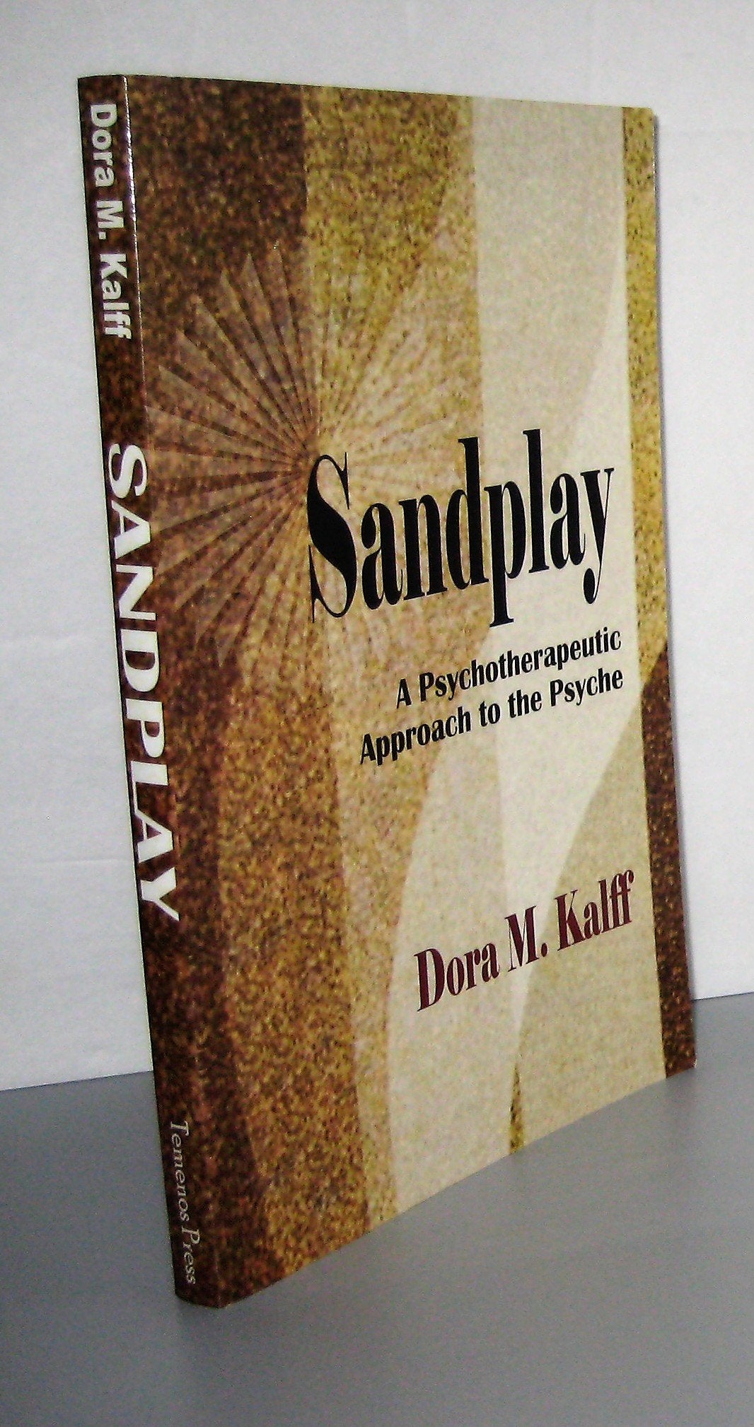 Sandplay: A Psychotherapeutic Approach to the Psyche (The Sandplay Classics series),Used