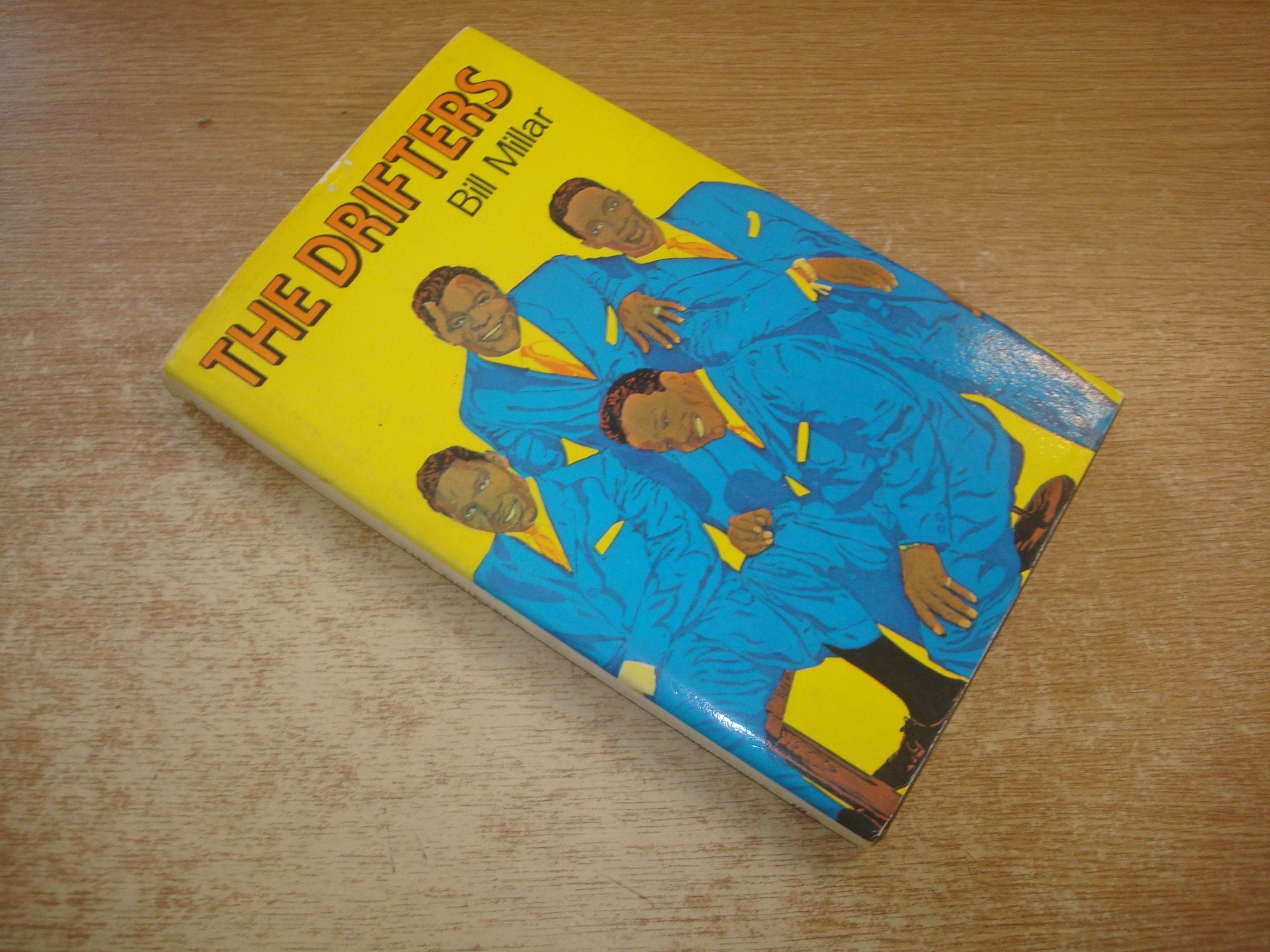 The Drifters: The rise and fall of the black vocal group (Rockbooks),Used