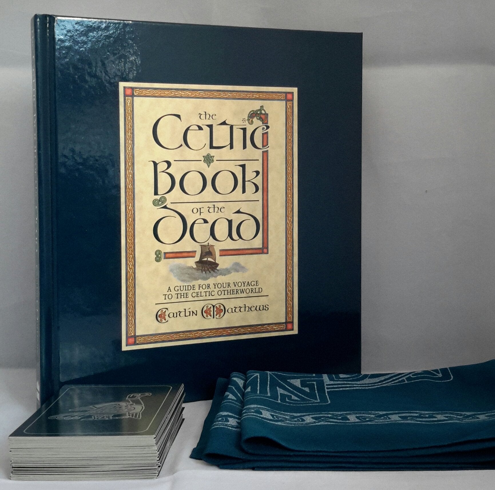 The Celtic Book of the Dead: A Guide for Your Voyage to the Celtic Otherworld (Cards/SpreadCloth),Used