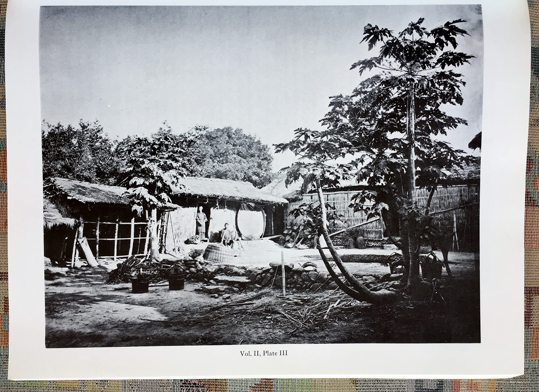 China and Its People in Early Photographs: An Unabridged Reprint of the Classic 1873/4 Work,Used