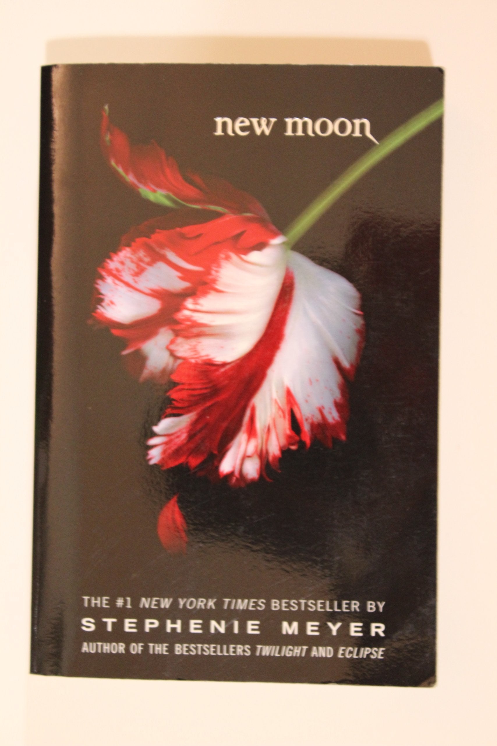 New Moon (The Twilight Saga, Book 2),Used