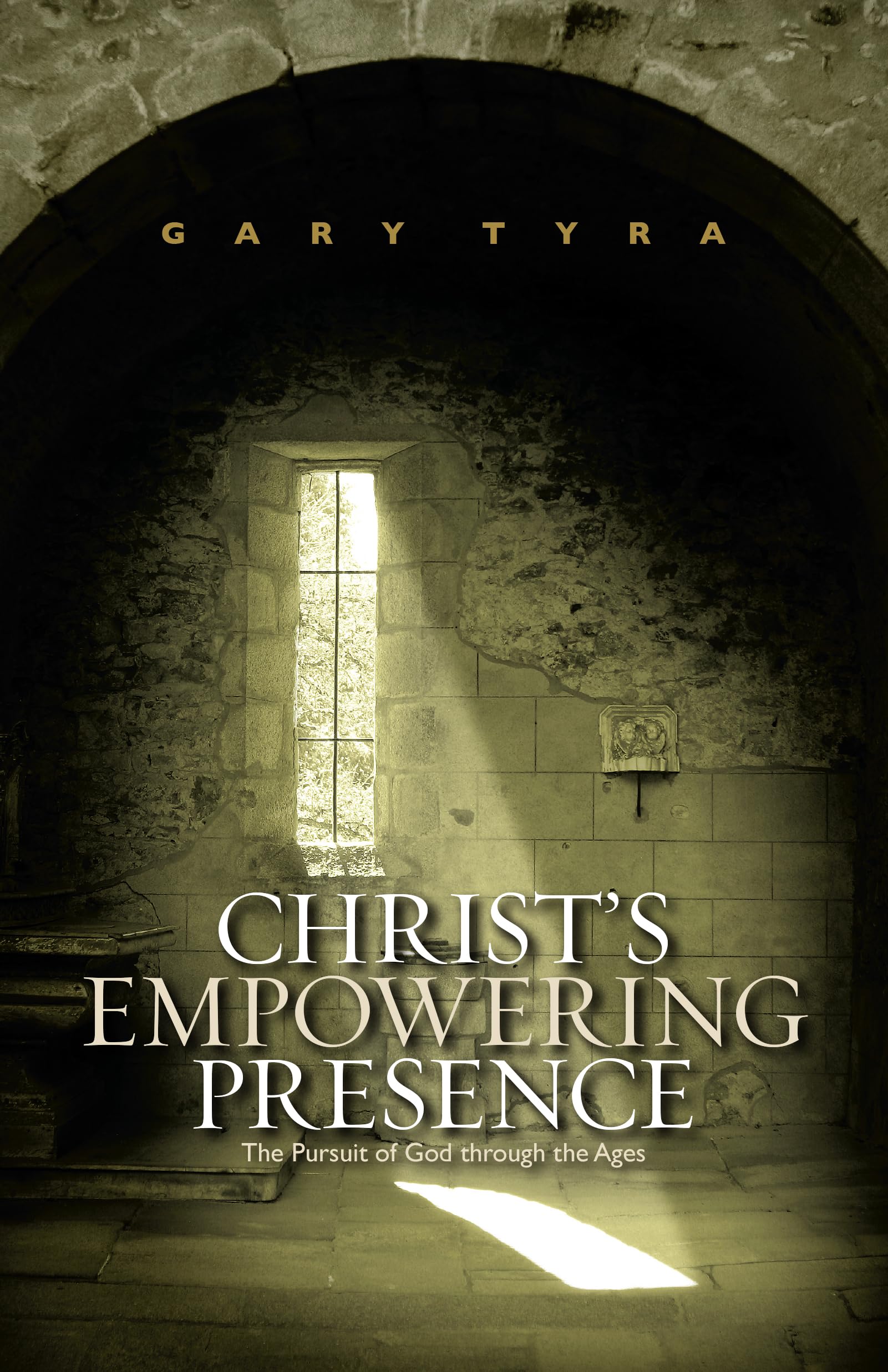 Christ'S Empowering Presence: The Pursuit Of God Through The Ages,Used