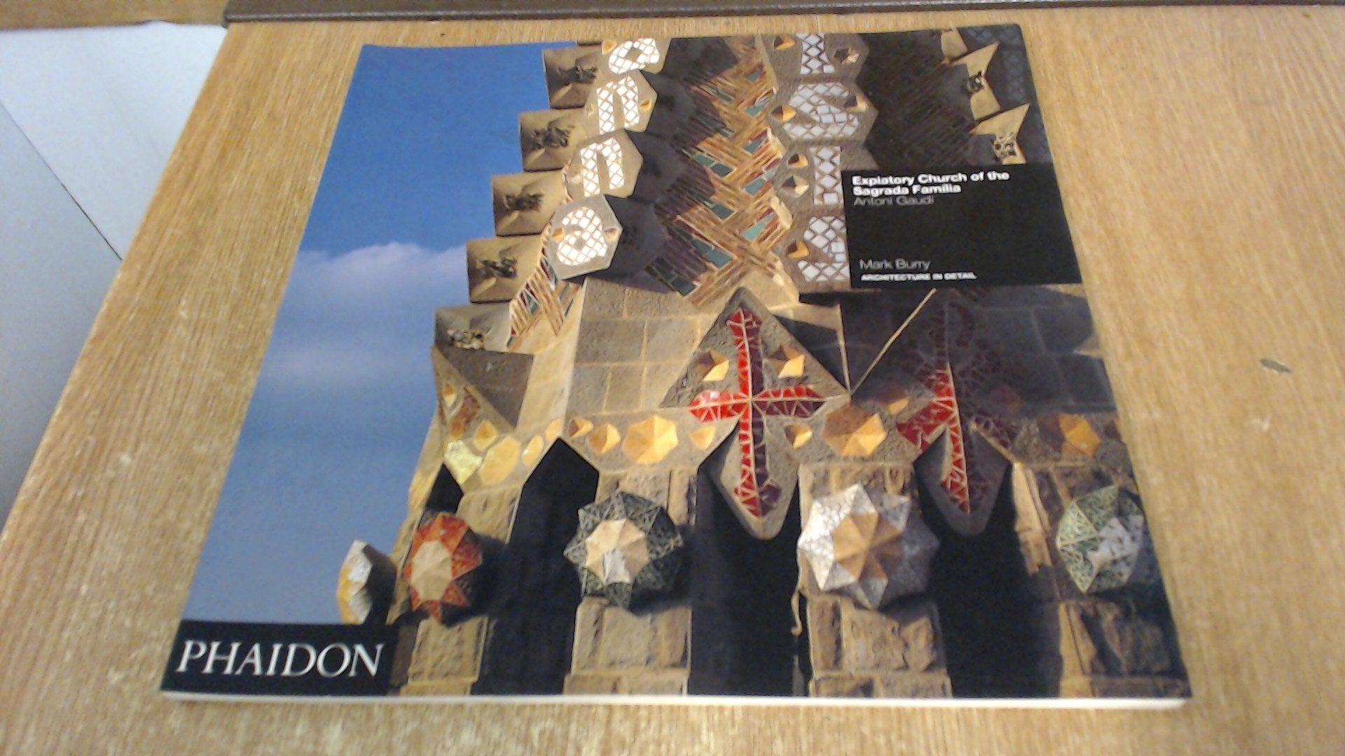 Expiatory Church Of The Sagrada Famlia: Antoni Gaud (Architecture In Detail)