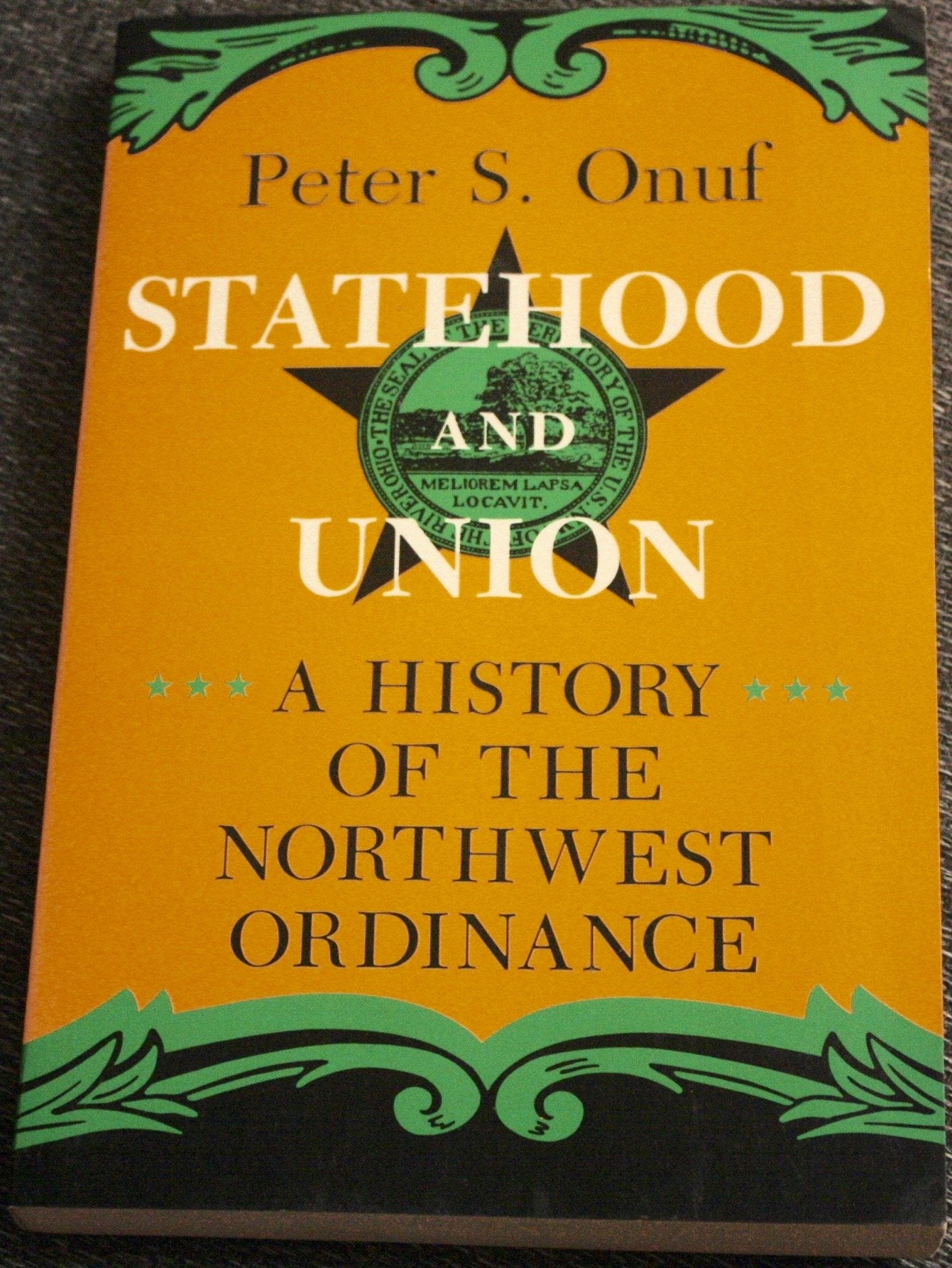 Statehood and Union: A History of the Northwest Ordinance (Midwestern History and Culture Series) (Midwestern History & Culture ,Used