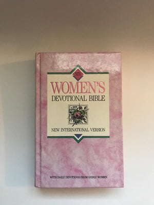 New International Version Women'S Devotional Bible Large Print Hardcover Pink