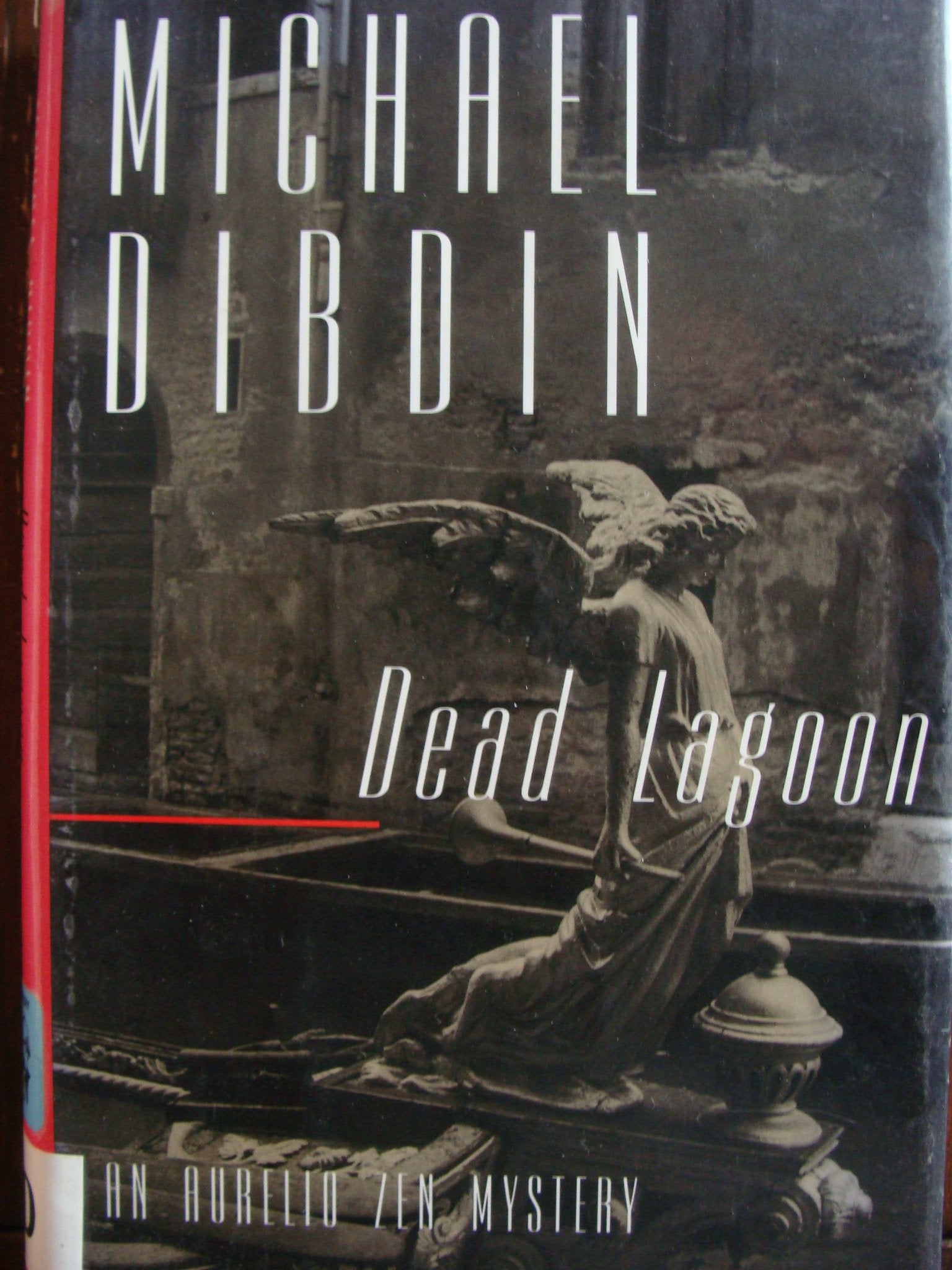 Dead Lagoon: An Aurelio Zen Mystery,Used