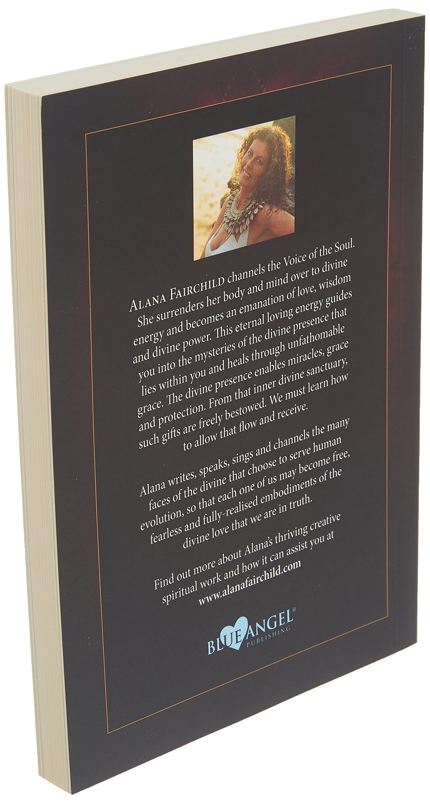 Sacred Rebels Oracle: Guidance For Living A Unique & Authentic Life (Sacred Rebels, 1)-used