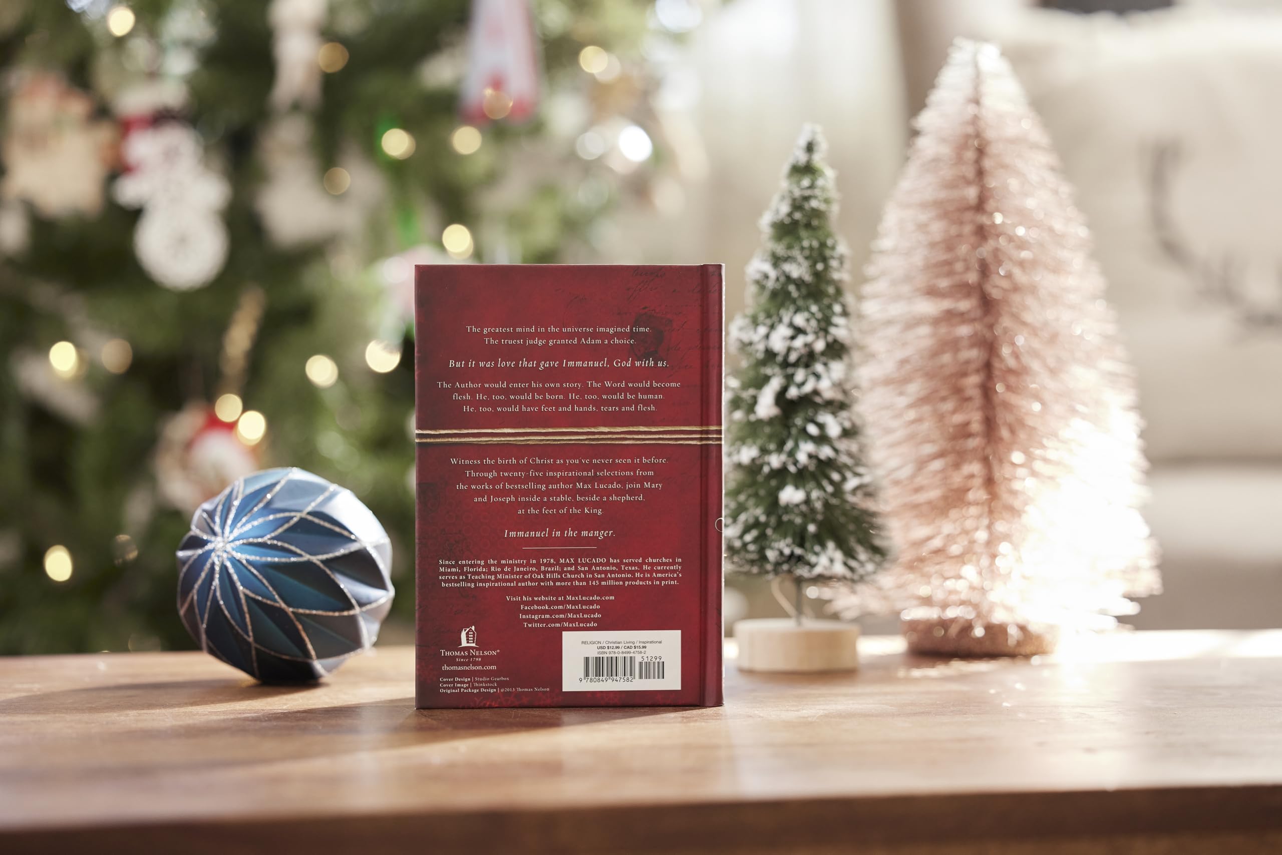 In the Manger: 25 Inspirational Selections for Advent (A 25Day Christmas Devotional),New