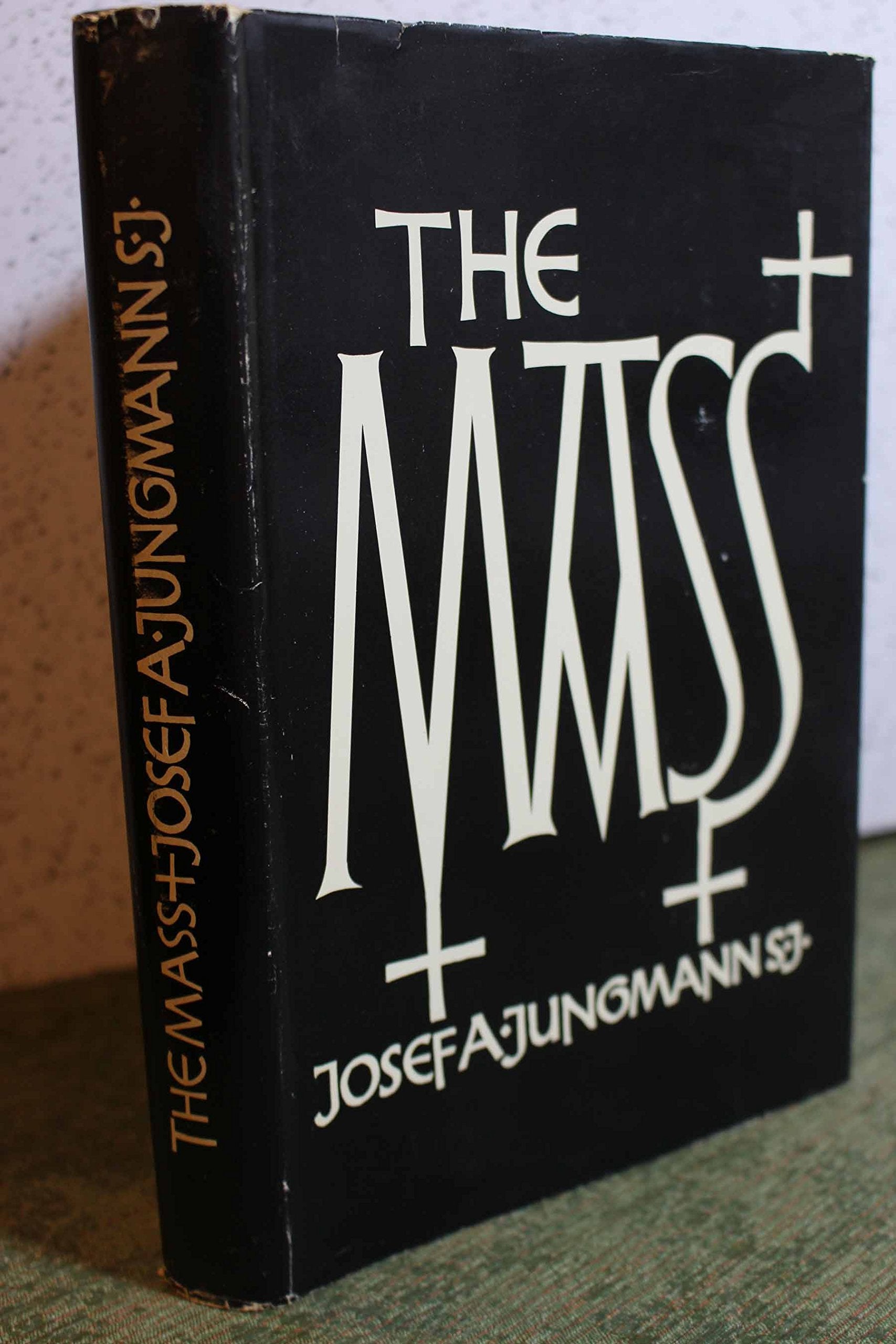 The Mass: An historical, theological, and pastoral survey,Used