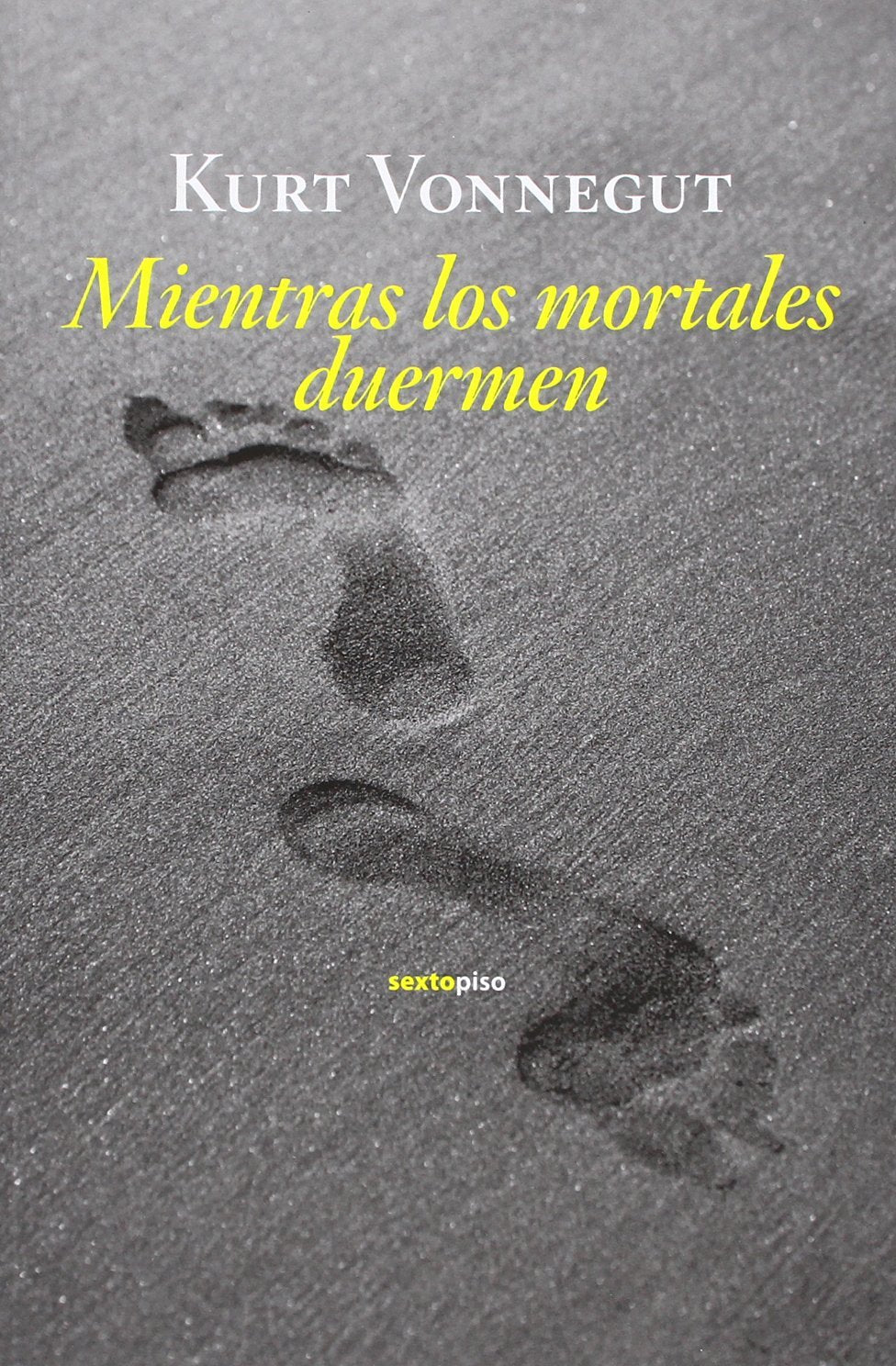 Mientras Los Mortales Duermen (Narrativa Sexto Piso) (Spanish Edition),Used