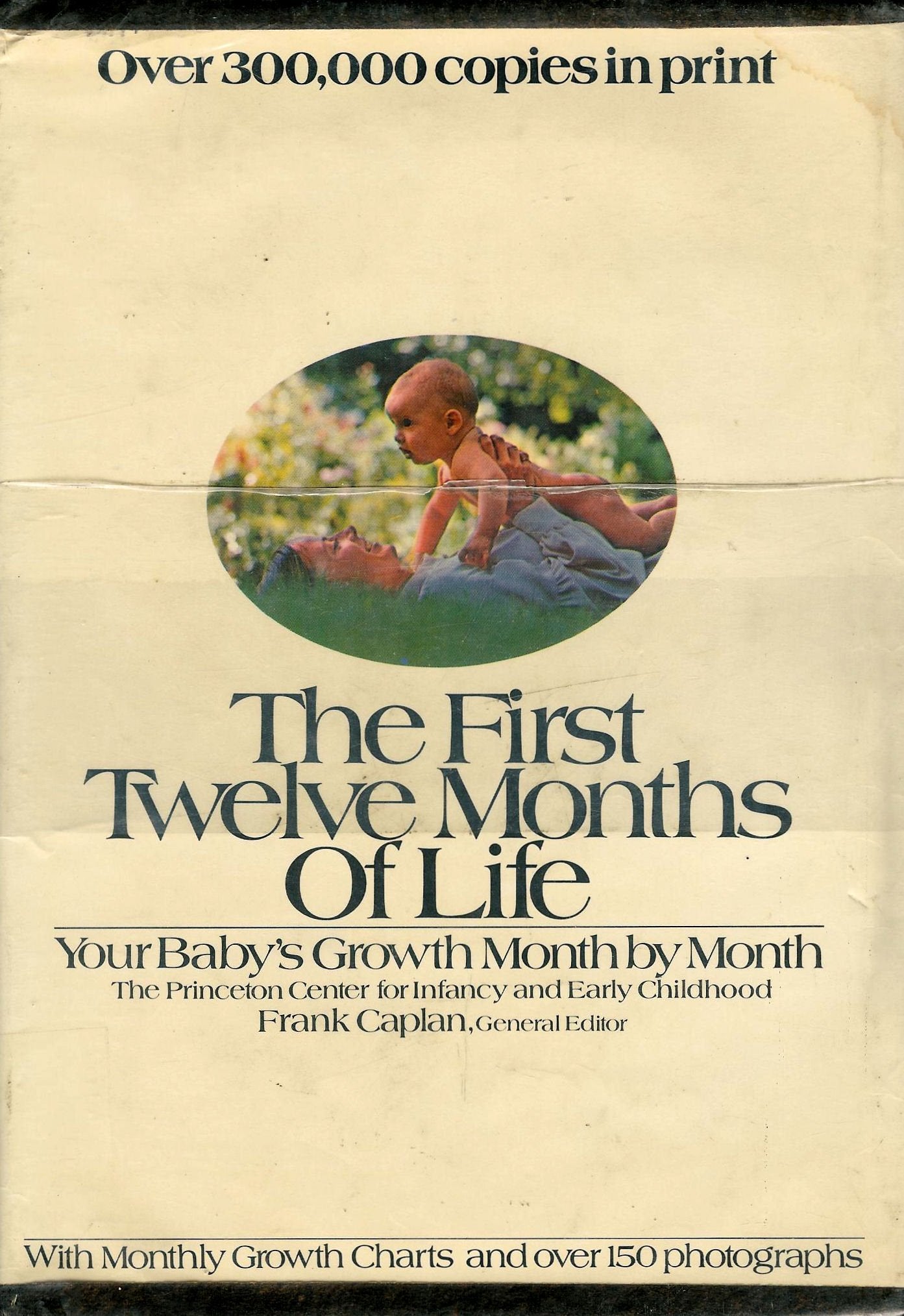 The First Twelve Months of Life: Your Baby's Growth Month by Month,New