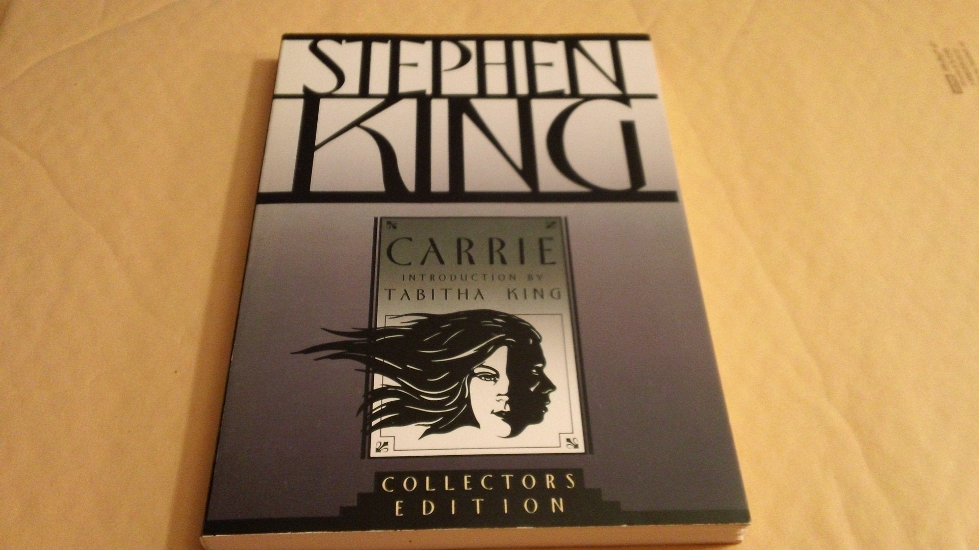 Carrie (The Stephen King Collectors Edition)-new