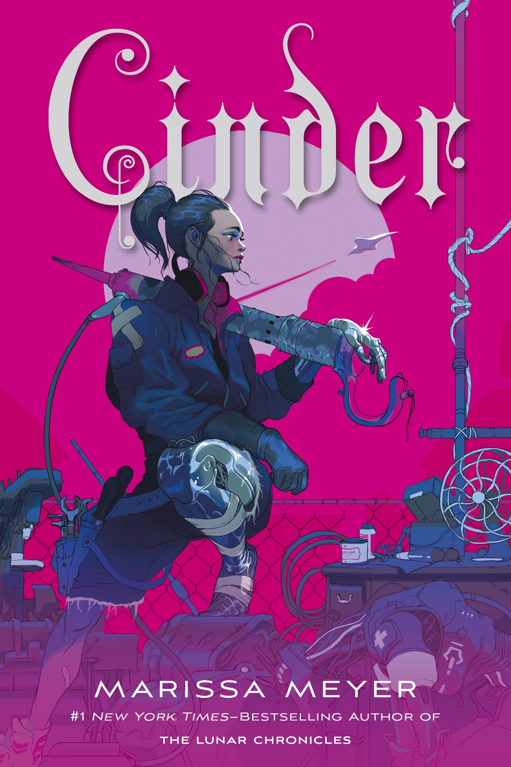 Cinder: Book One of the Lunar Chronicles (The Lunar Chronicles, 1),Used