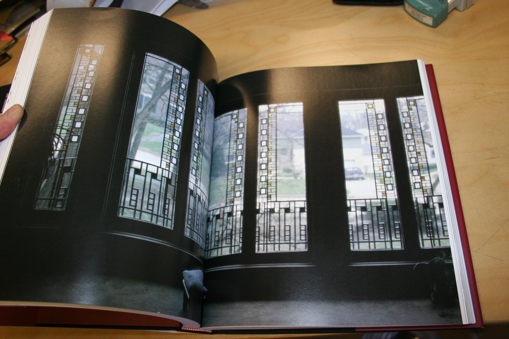 Light Screens: The Leaded Glass of Frank Lloyd Wright,Used