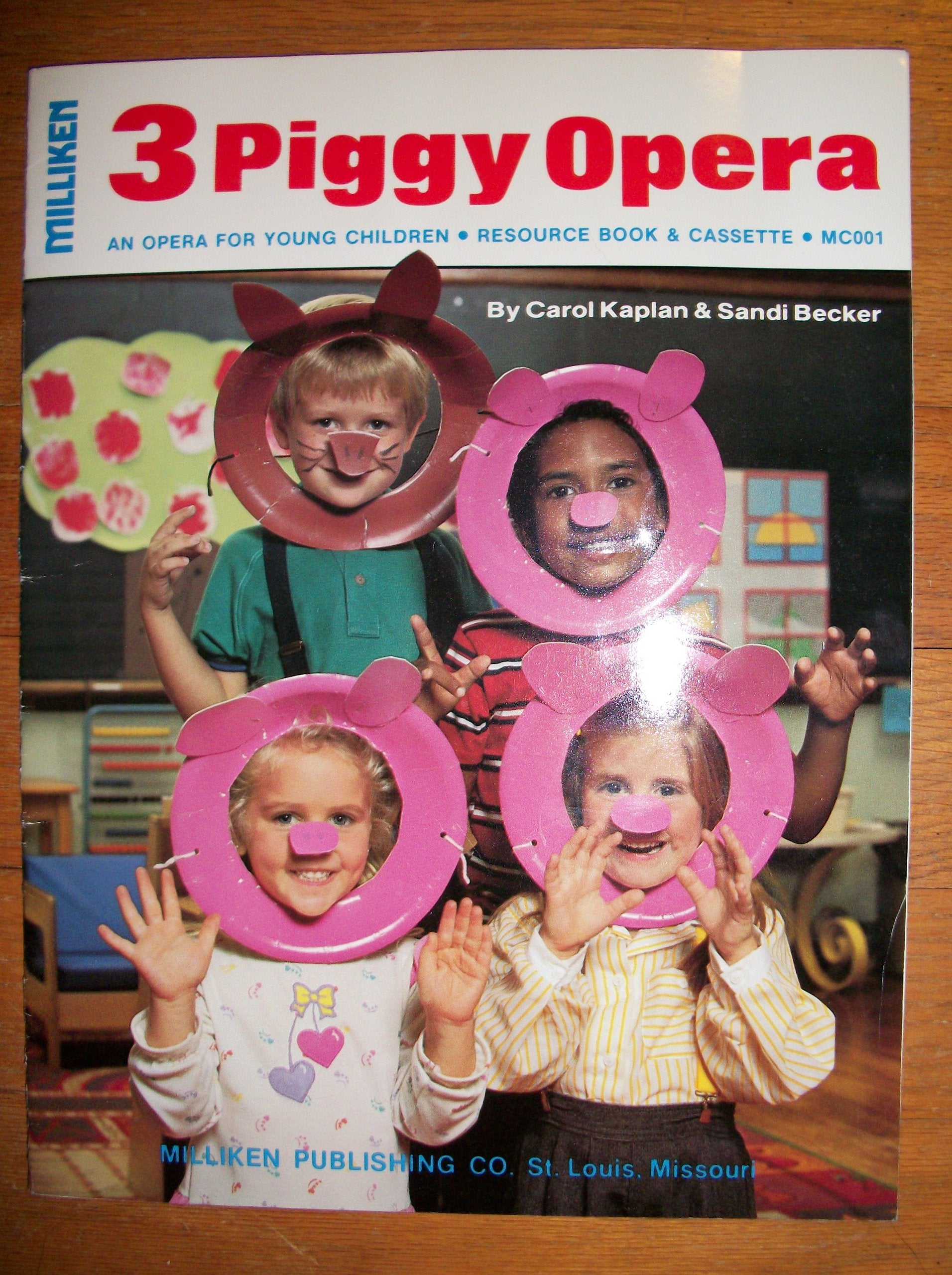 3 Piggy Opera: An Opera for Young Children (Book & CD),Used