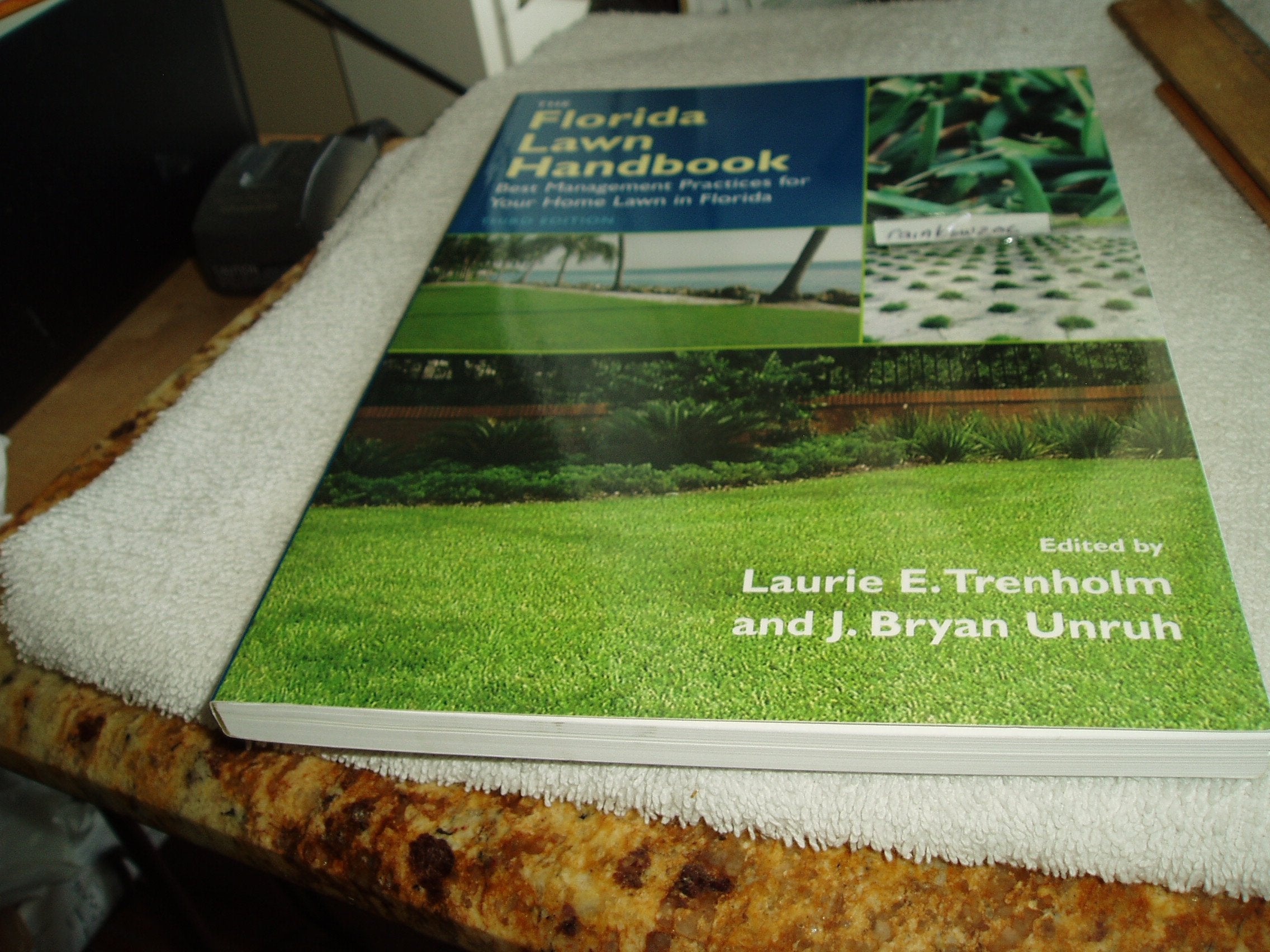 The Florida Lawn Handbook: Best Management Practices For Your Home Lawn In Florida,Used