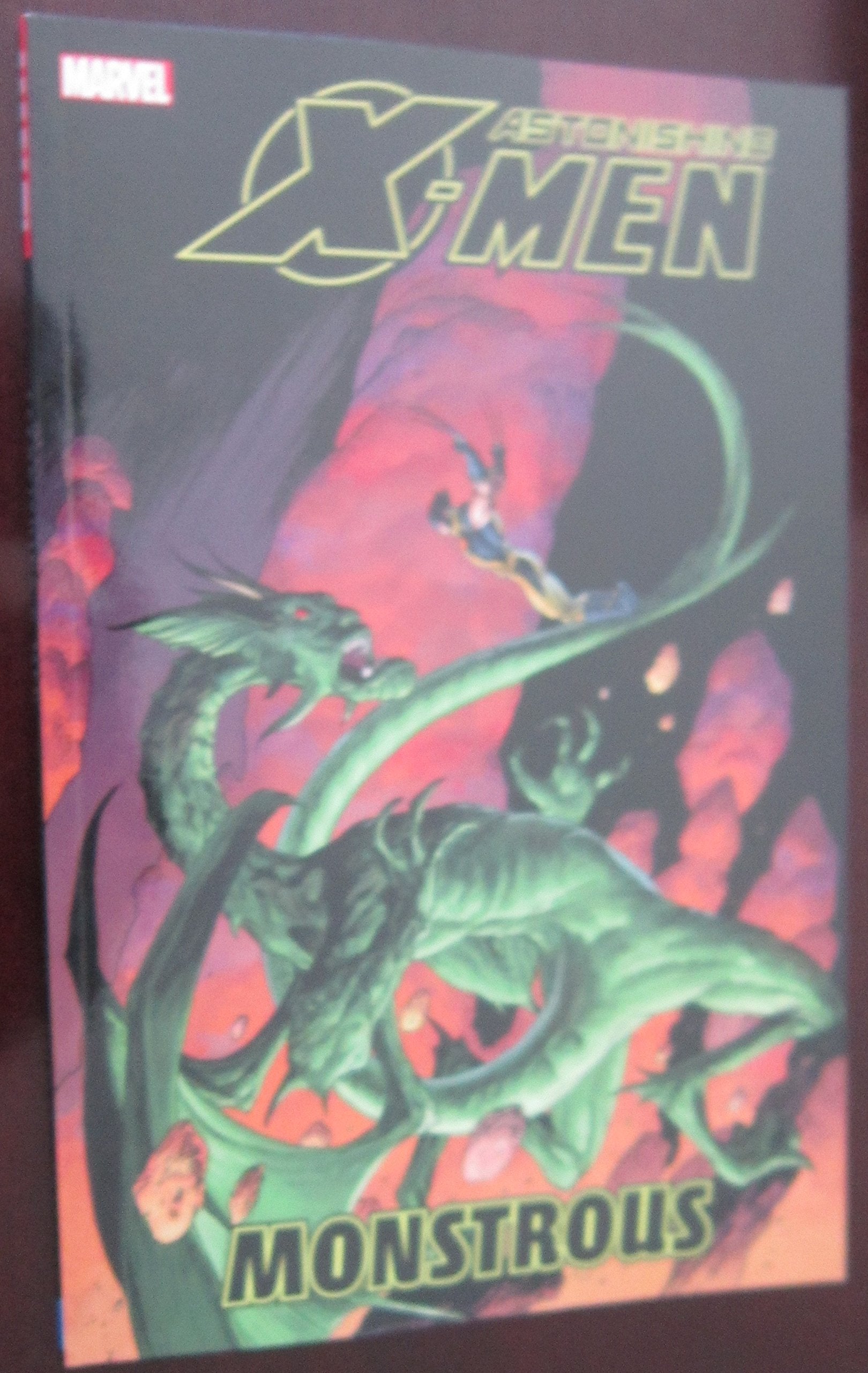 Astonishing Xmen 7: Monstrous,Used