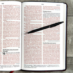 CSB Giant Print Reference Bible, Black LeatherTouch, Red Letter, Presentation Page, CrossReferences, FullColor Maps, EasytoR,Used