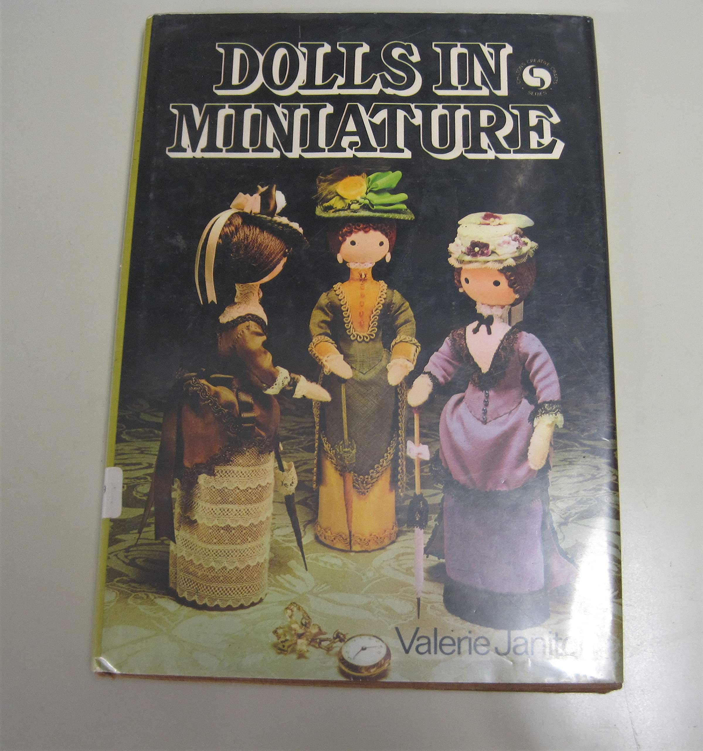 Dolls in miniature (Chilton's creative crafts series),Used